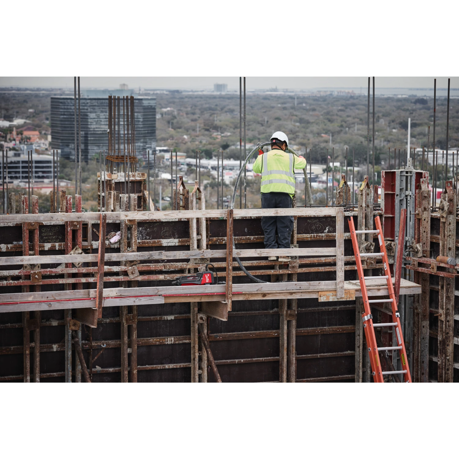 Milwaukee MXF CVHF-802 MX Fuel accu hoogfrequent betontrilnaad set (2x 8.0Ah accu)-image