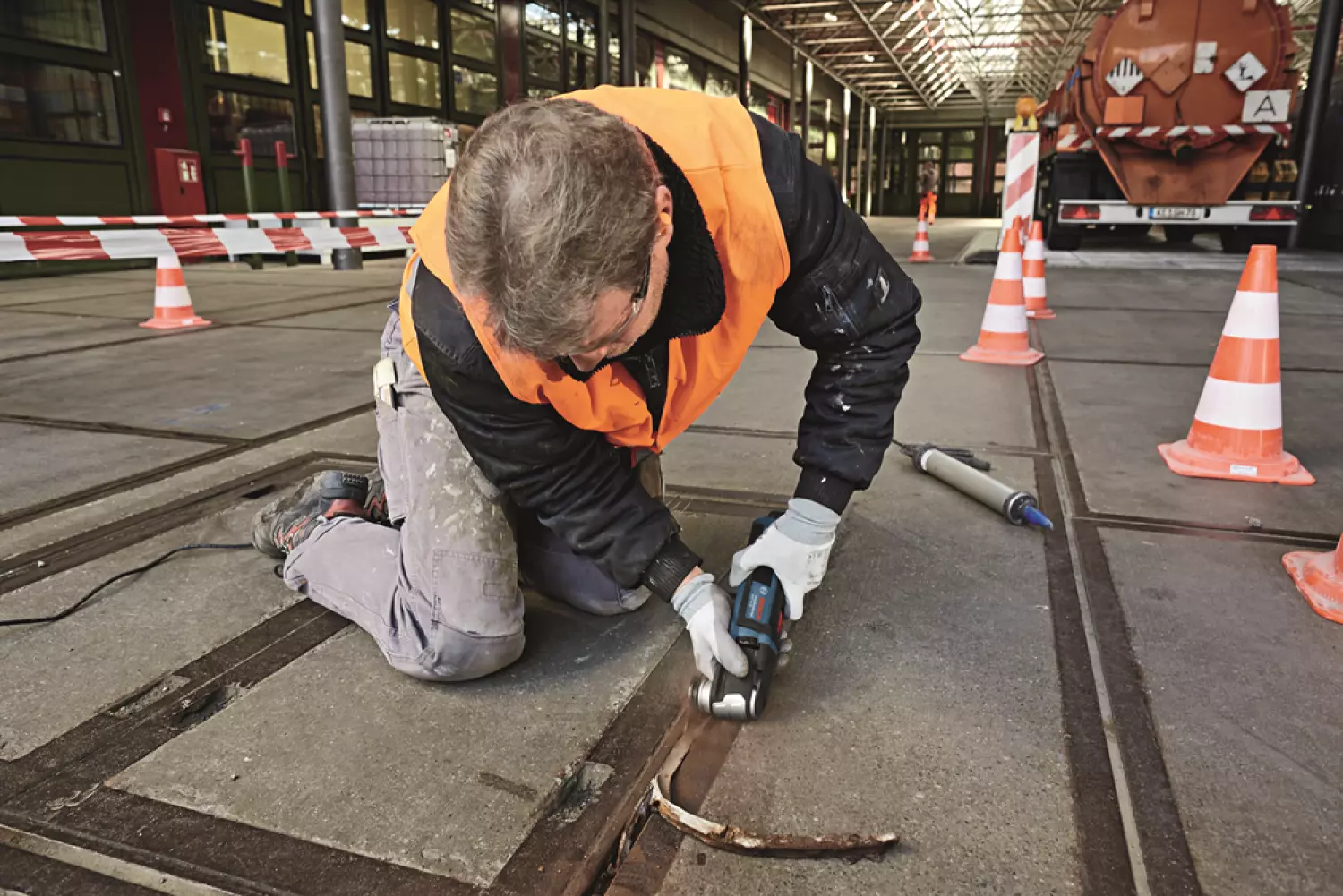 Bosch GOP 55-36 Multitool + invalzaagblad - 550W-image