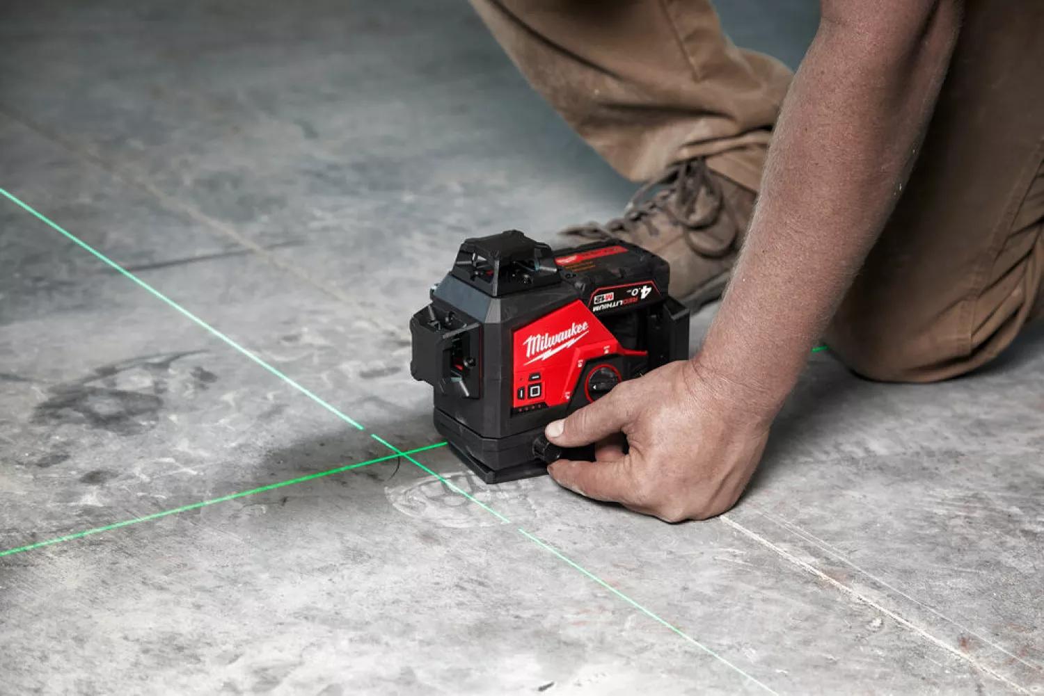 Milwaukee M12 3PL-0C 12V Li-Ion accu kruislijnlaser body in koffer - 3 lijnen - Groen - 38m-image