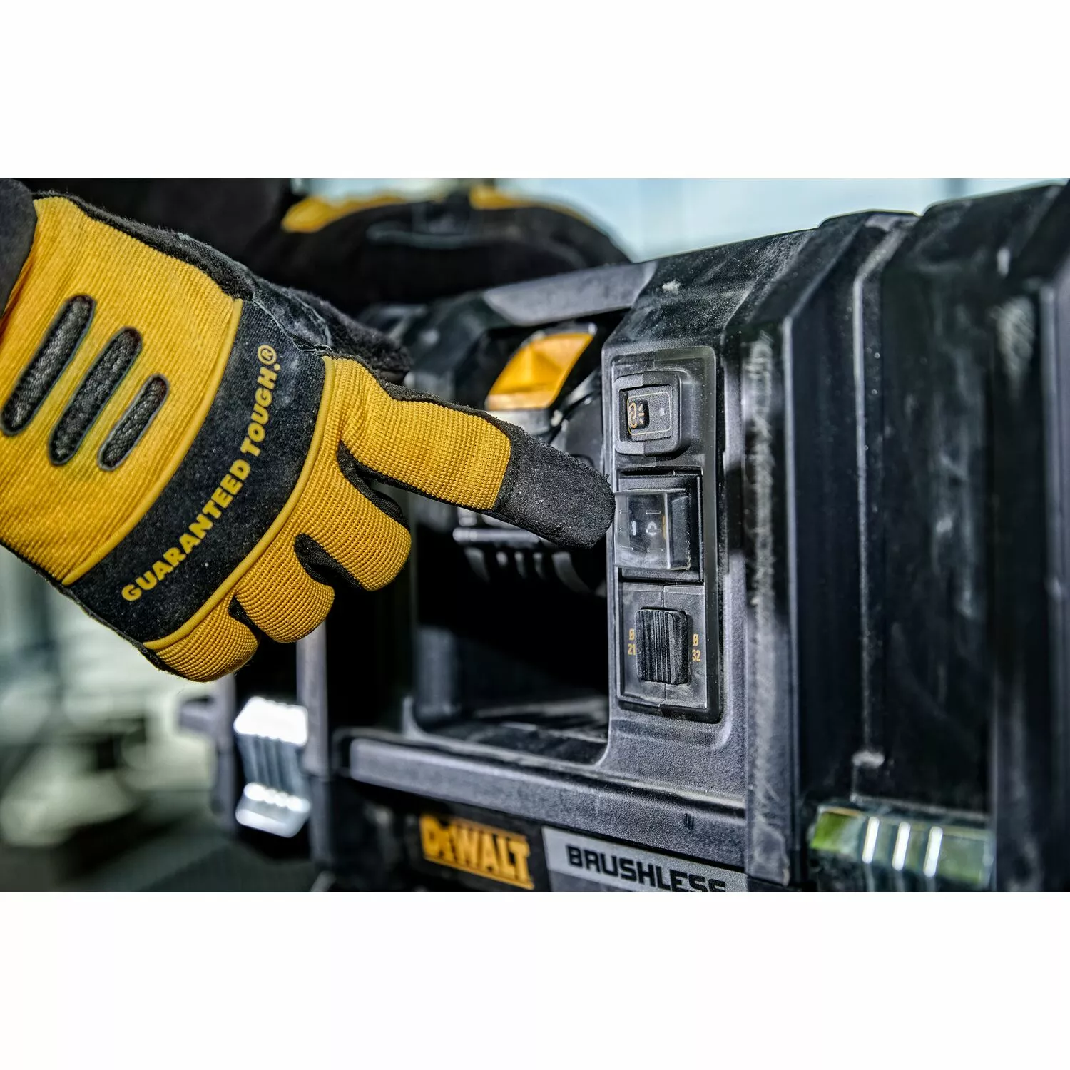 DeWALT DCV586MT2 54V Li-Ion Accu Bouwstofzuiger set (2x 6Ah accu) - Nat/Droog - 2000W - M-Klasse - 11L - koolborstelloos-image