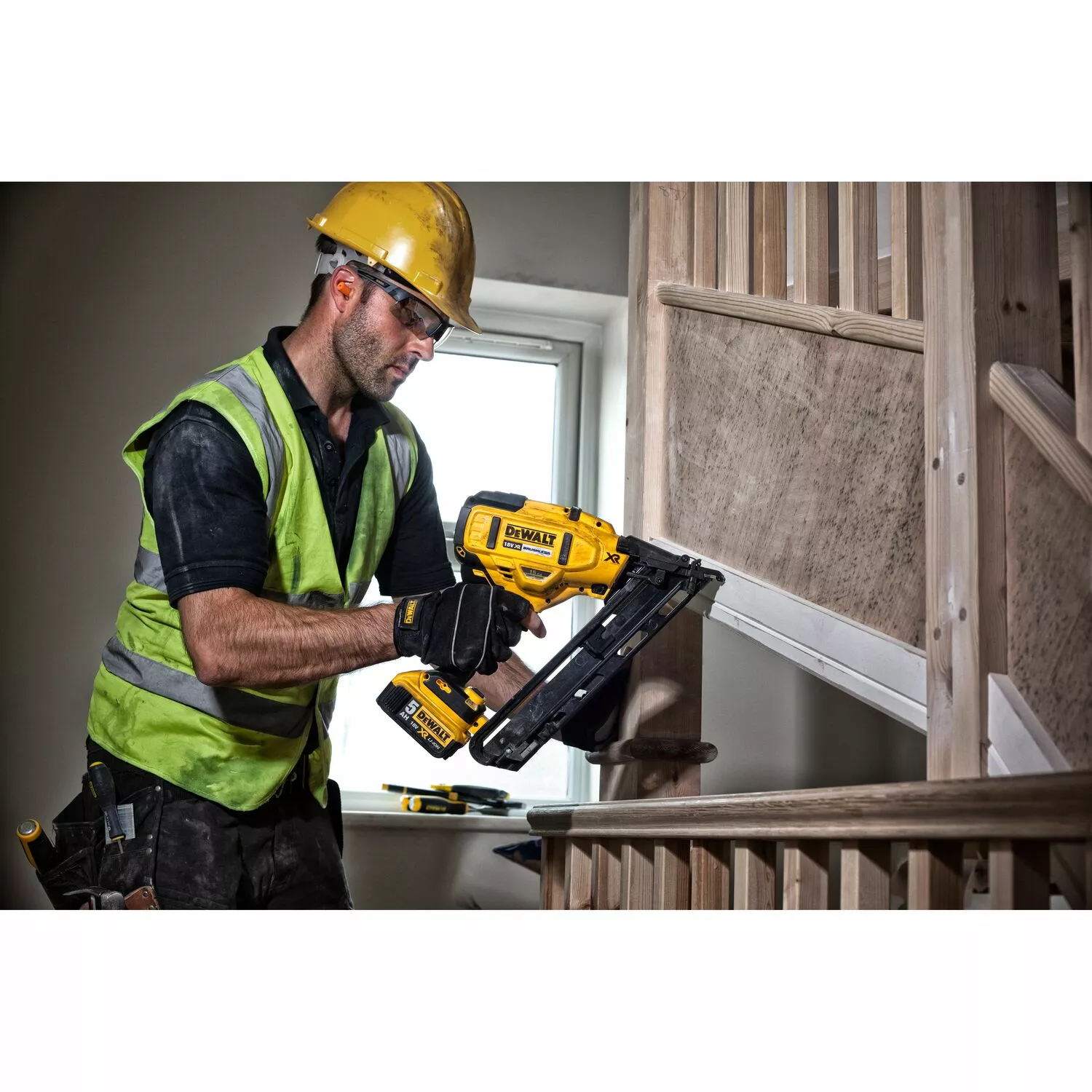 DeWALT DCN650P2-QW 18V Li-ion XR accu afwerktacker (2x 5.0Ah) in TSTAK-image