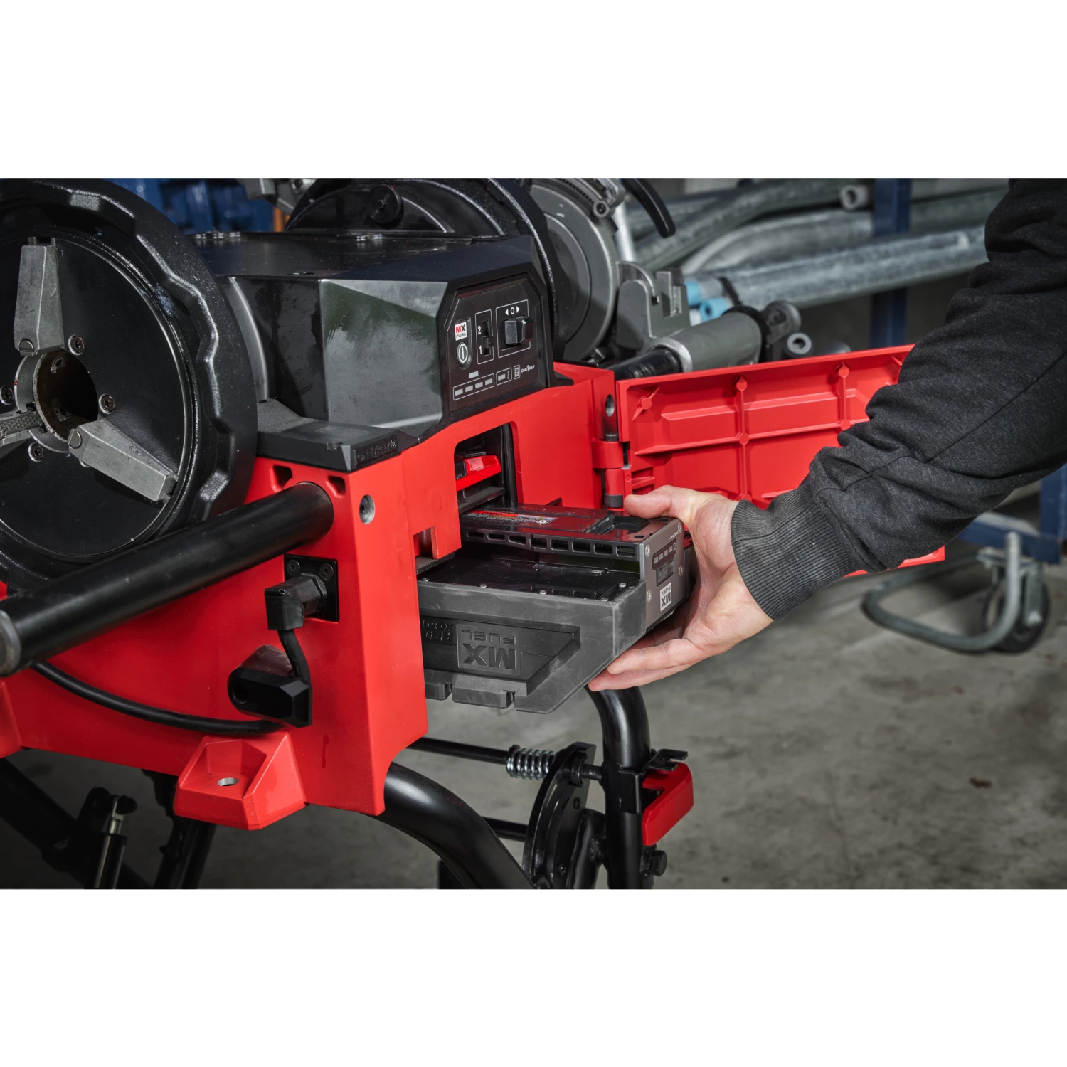 Milwaukee MXF PTR2-0 MX Fuel machine à fileter sans fil corps-image