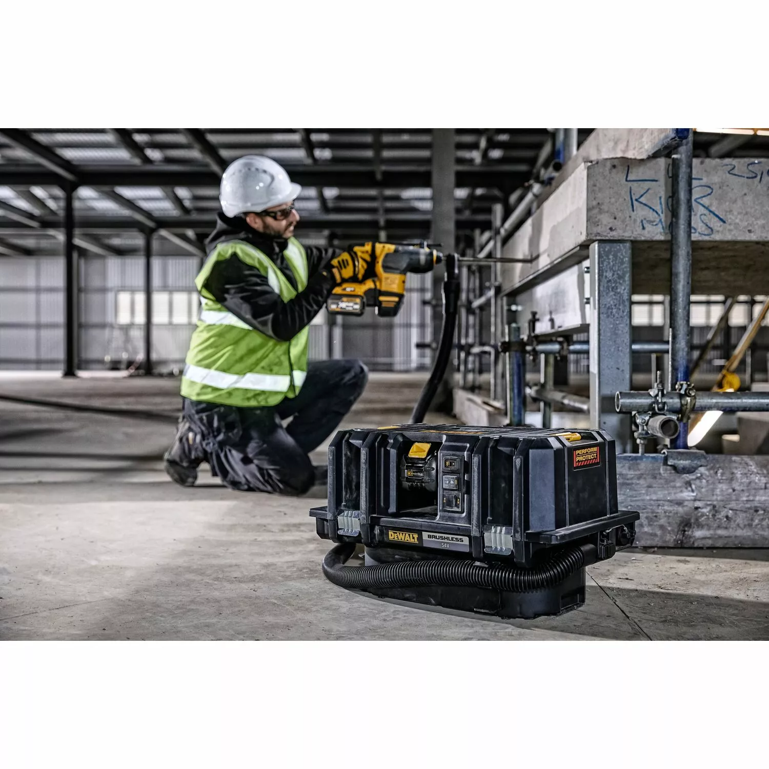 DeWALT DCV586MT2 54V Li-ion XR FlexVolt accu bouwstofzuiger set (2x 6.0Ah) - Nat/Droog - 2000W - M-Klasse - 11L - koolborstelloos-image