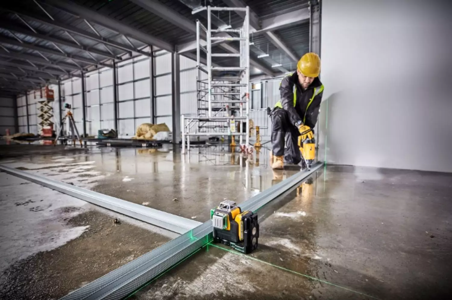 DeWALT DCE089D1G 10,8 V Li-Ion batterie auto-nivelant 3x 360 degrés laser multiligne kit (1x 2,0 Ah batterie) dans un coffret - 3 lignes - 30 m - vert-image