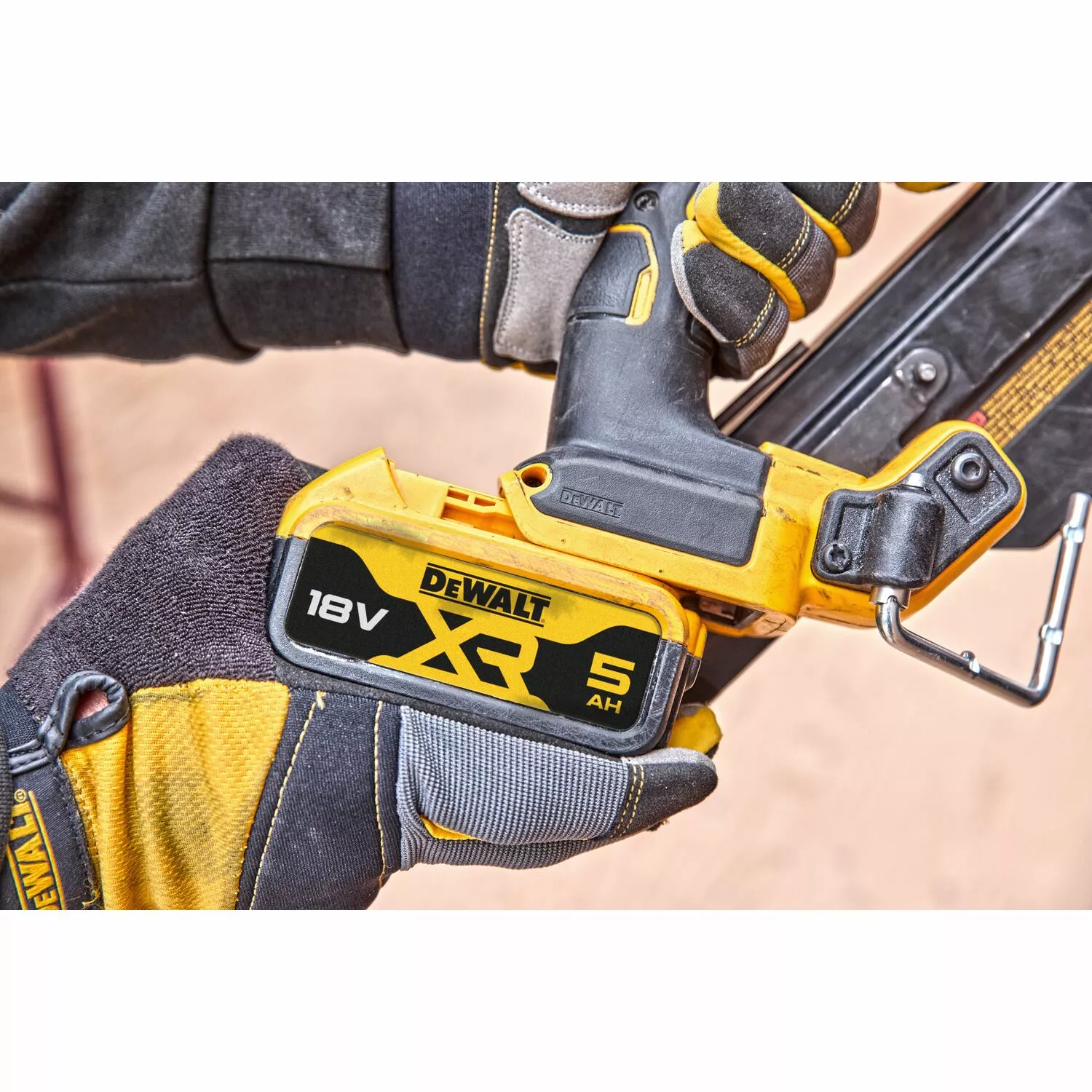 DeWALT DCN930P2 18V Li-ion accu constructie tacker set (2x 5.0Ah accu) in Tstak - 50-90mm - 2-Speed-image