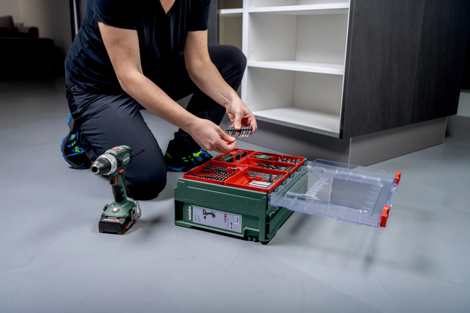 Metabo SB 18 Set Atelier mobile 18V Li-ion perceuse-visseuse à percussion avec batterie (2x 2.0Ah accu) en coffret incl. ensemble d'accessoires de 78 pièces-image