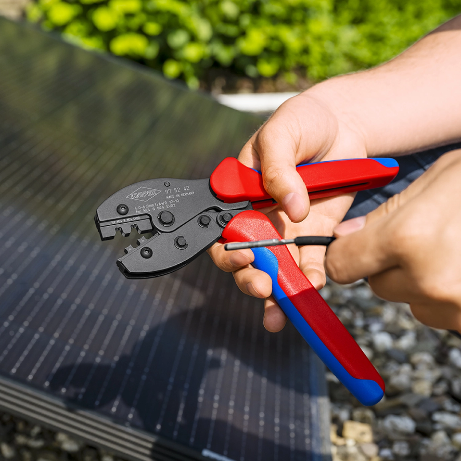 Knipex 97 52 42 Pince à sertir PreciForce pour connecteurs MC4/ MC4 EVO 2-image