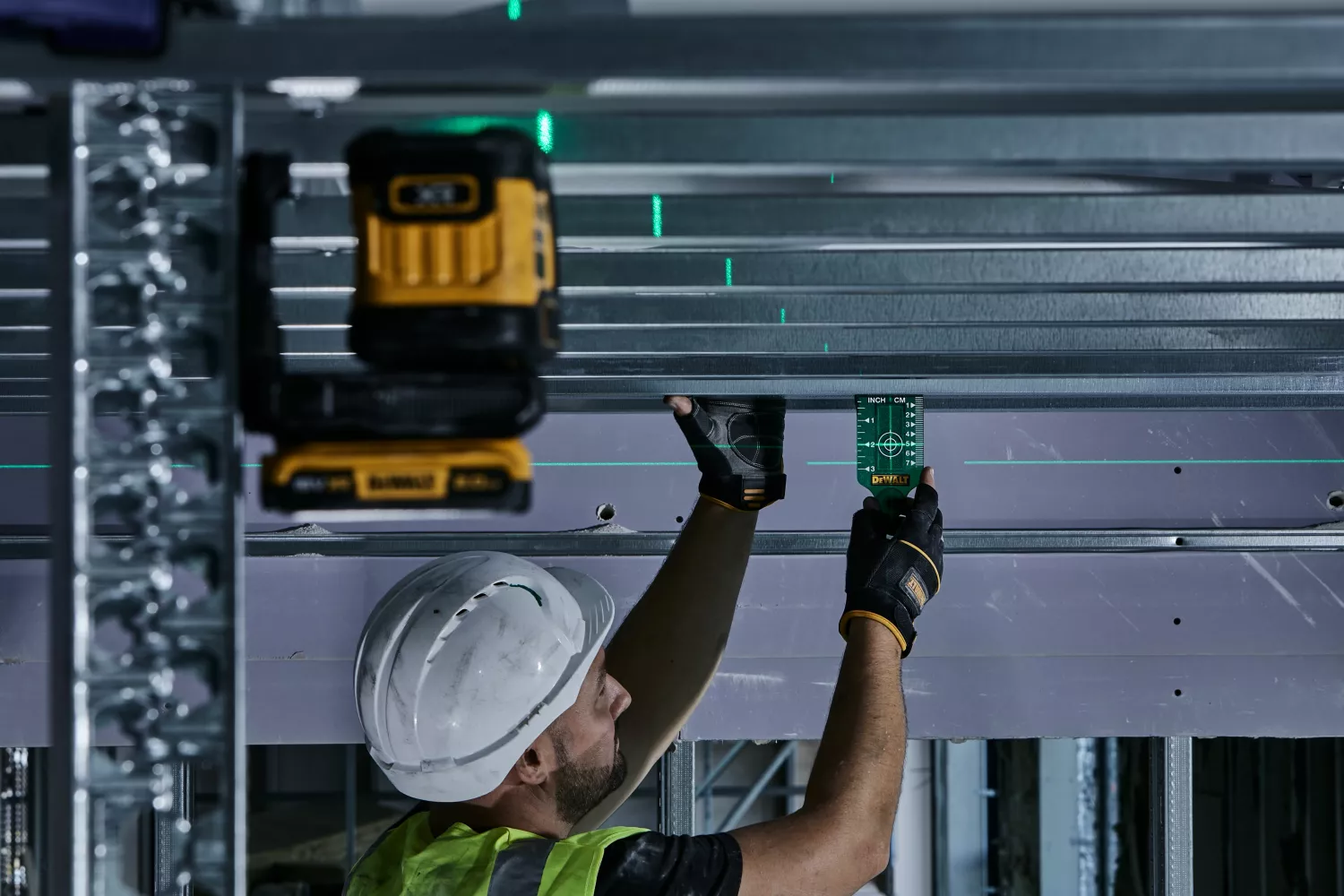 DeWALT DCLE34021D1 Laser à croix 18 V dans un coffret - Vert - 2 x 55 m - 2 lignes - IP54-image
