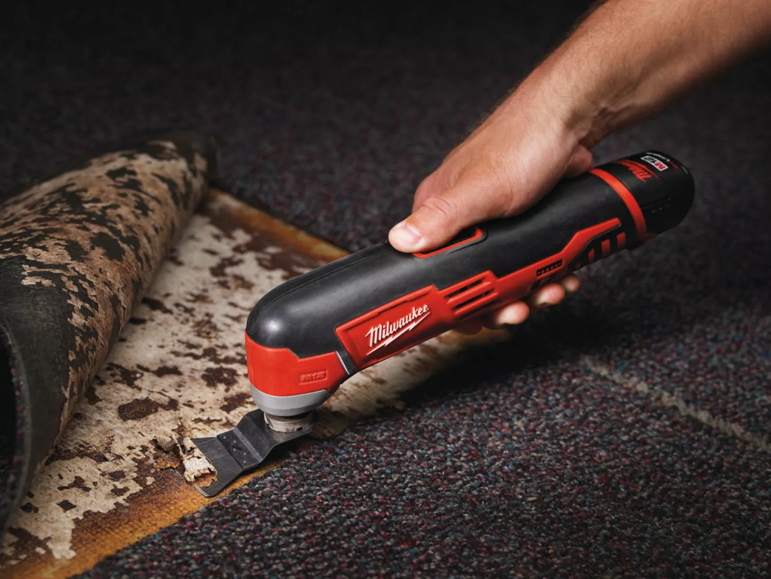 Milwaukee C12 MT-0 12V Li-Ion Accu multitool body + 8 delige accessoireset - variabel-image