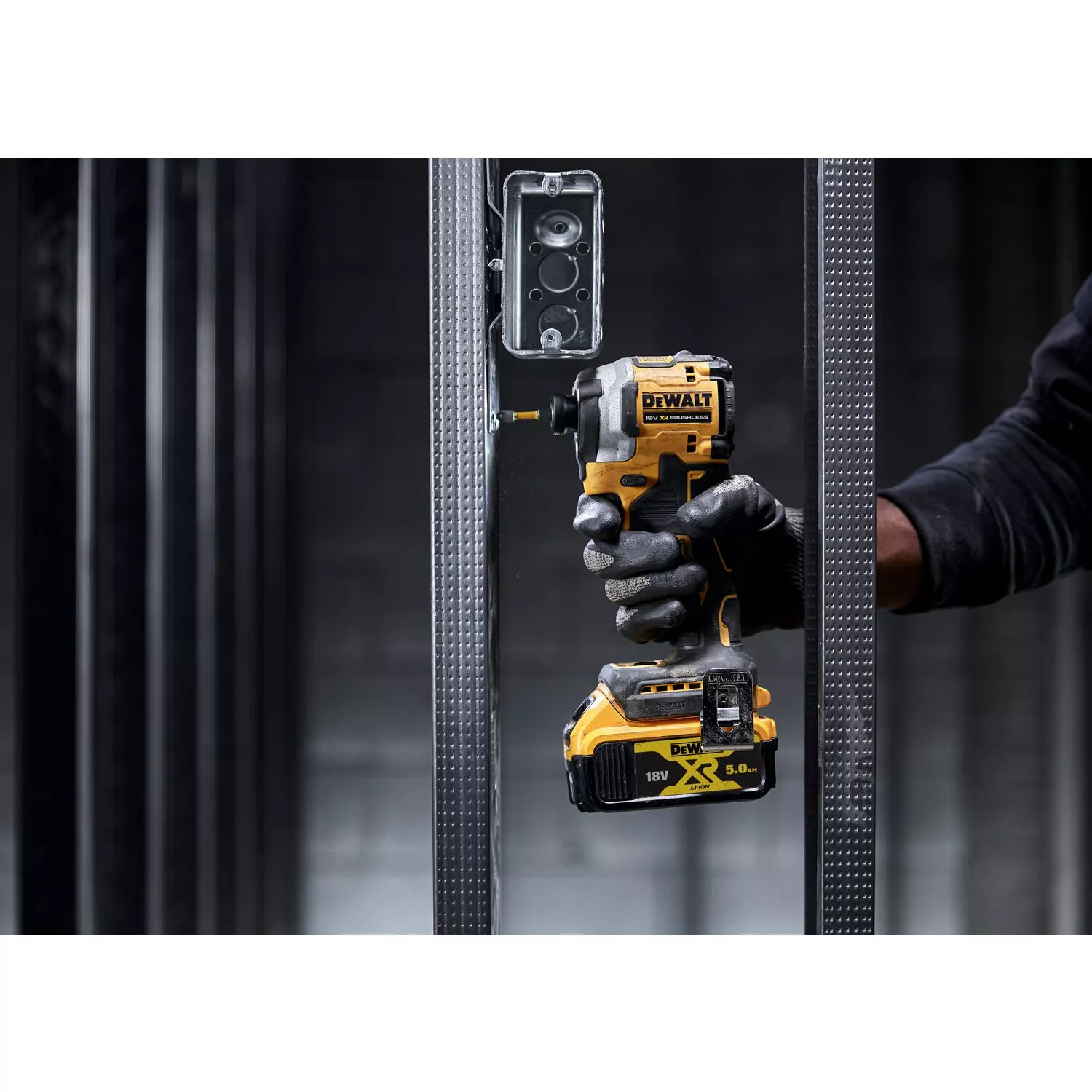 DeWALT DCK2051H2T Combiné sans fil 18 V Li-ion (2 batteries 5,0 Ah) dans un TSTAK : perceuse sans fil (DCD800N) et visseuse à chocs sans fil (DCF850N)-image