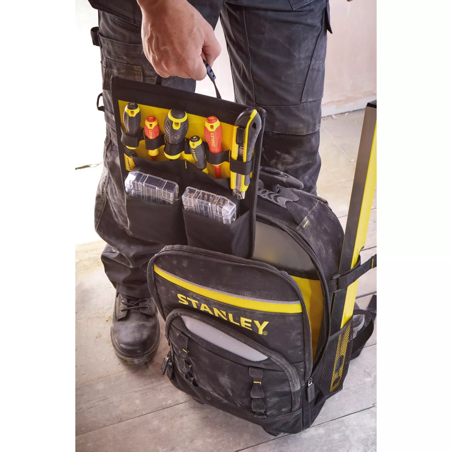 Stanley STST83307-1 Gereedschapsrugzak met wielen-image