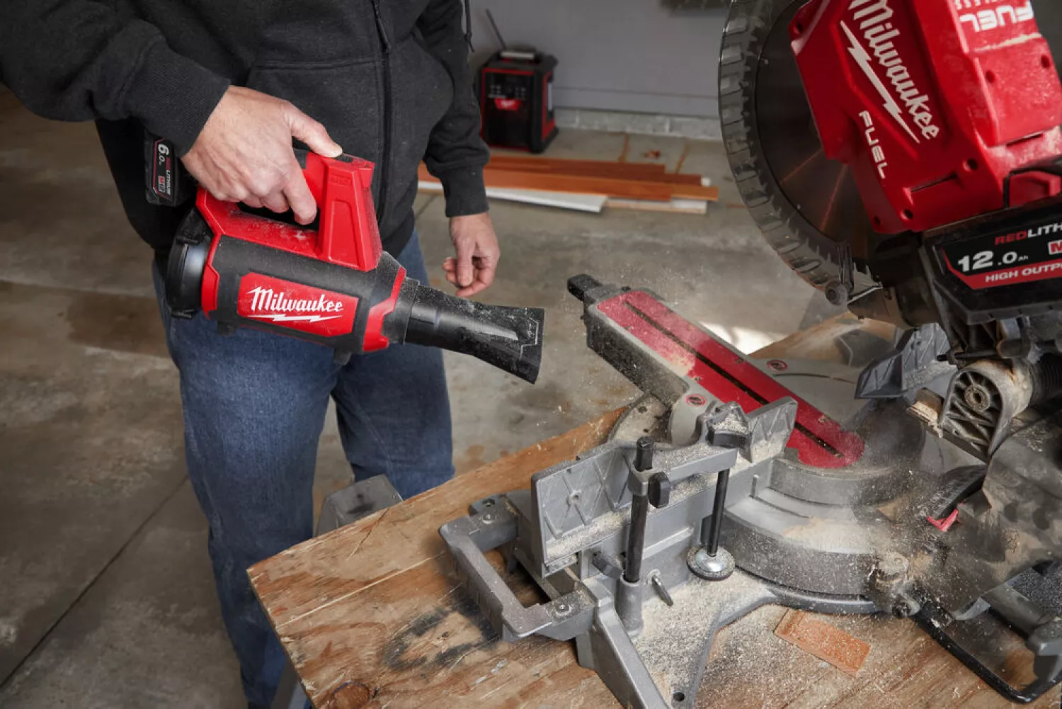 Milwaukee M12 BBL-0 Li-ion accu bladblazer body-image