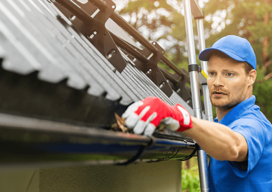 Dakgoot schoonmaken - hoe doe je dat?-image