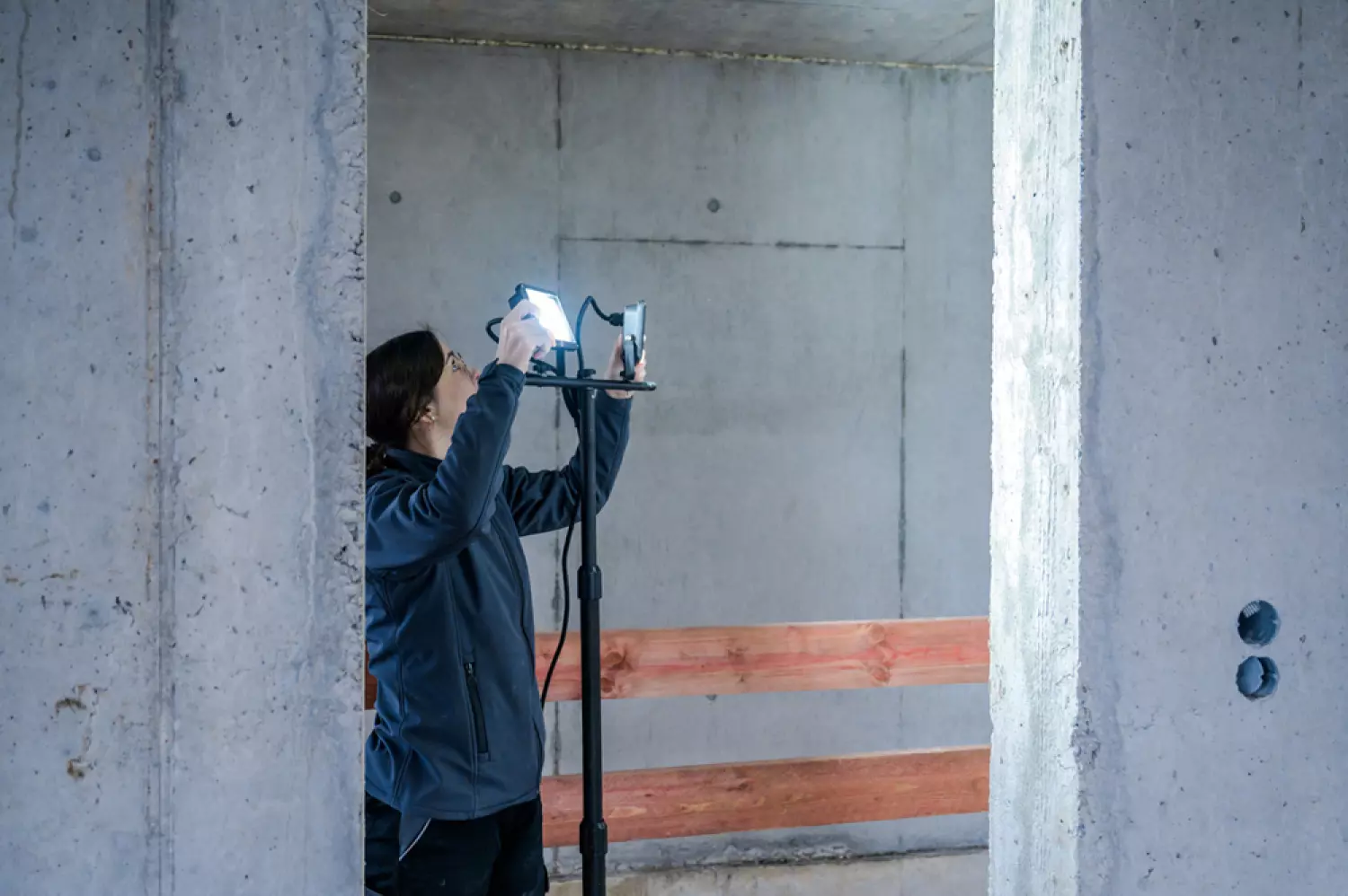 Brennenstuhl JARO 6060 T Lampe de chantier à LED avec trépied - 4800lm-image