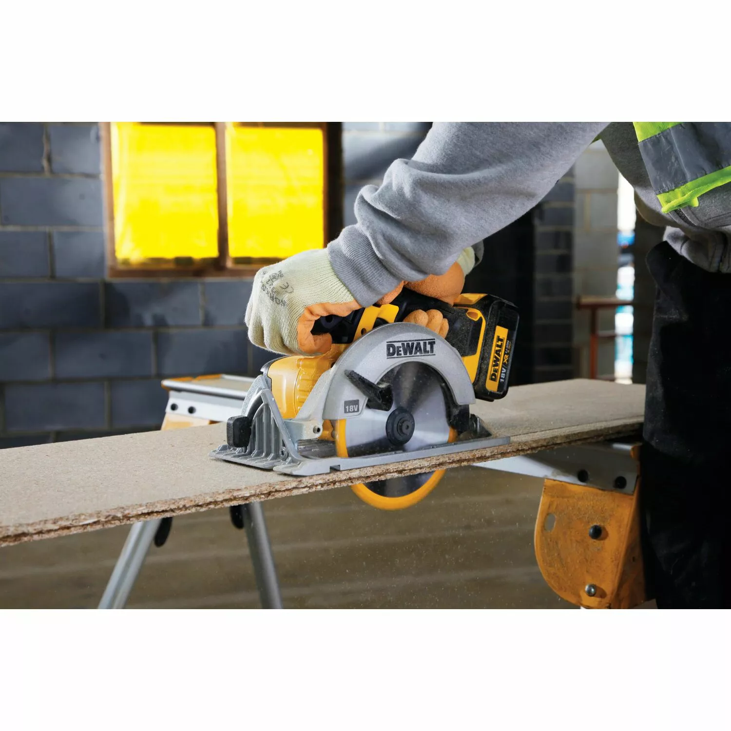 DeWALT DCS391NT-XJ 18V Li-ion XR accu cirkelzaag body in TSTAK - 165mm-image
