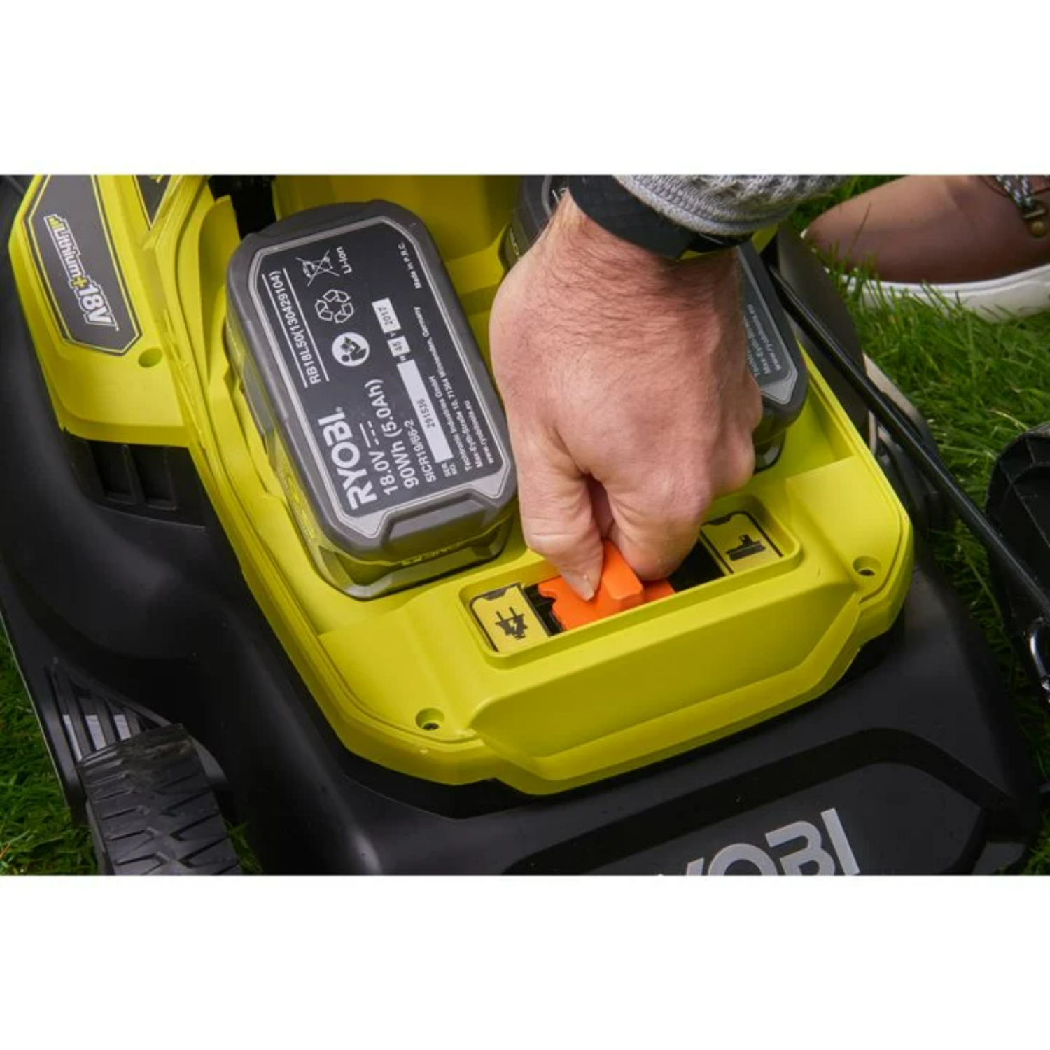 Ryobi RY18LMH37A-250 Kit tondeuse à gazon à batterie Li-Ion 18V (2x 5.0Ah) - 37cm-image