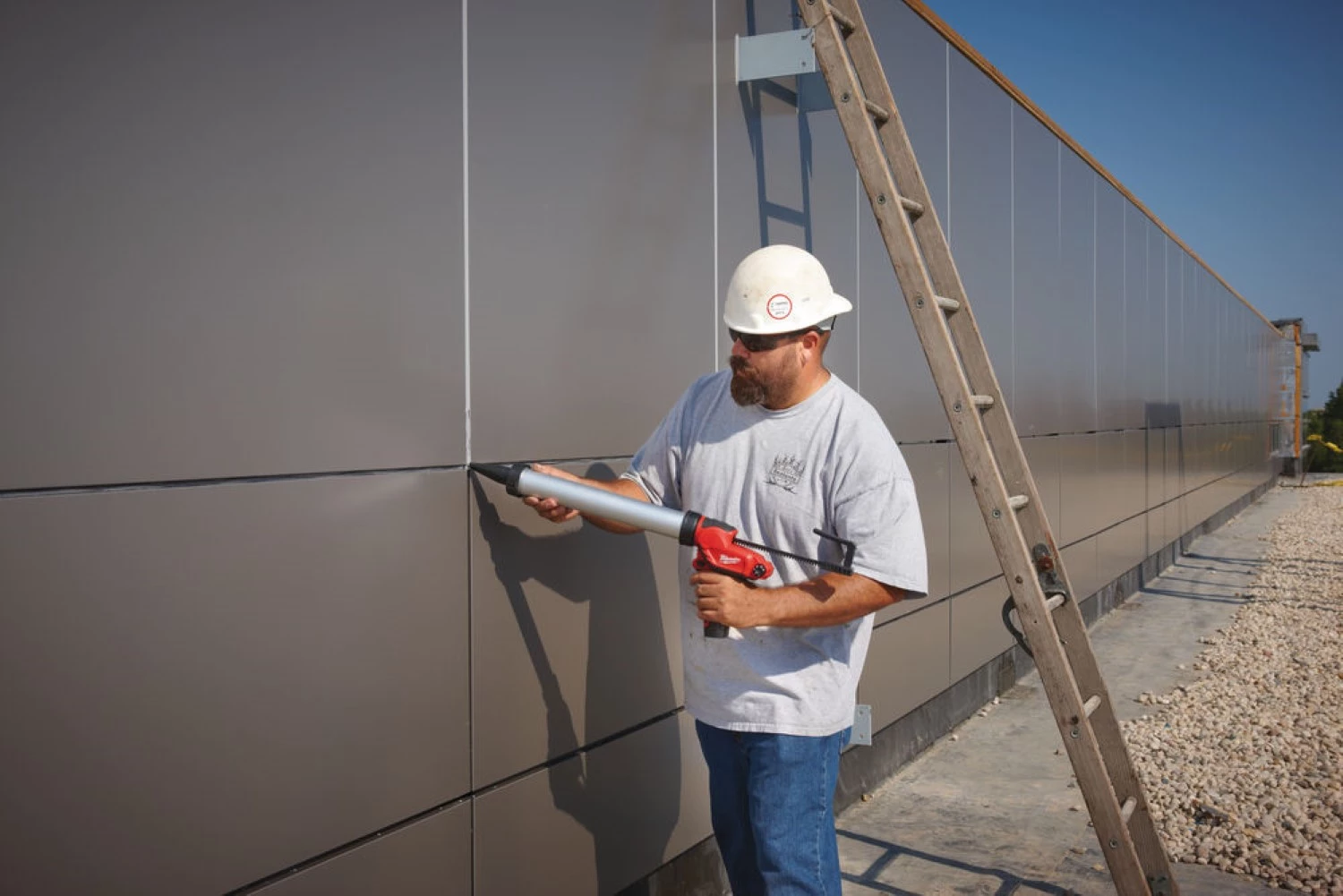 Milwaukee M12 PCG/400A-201B 12V Li-Ion Accu lijm- en kitspuit set (1x 2.0Ah accu) incl. worsthouder in tas-image