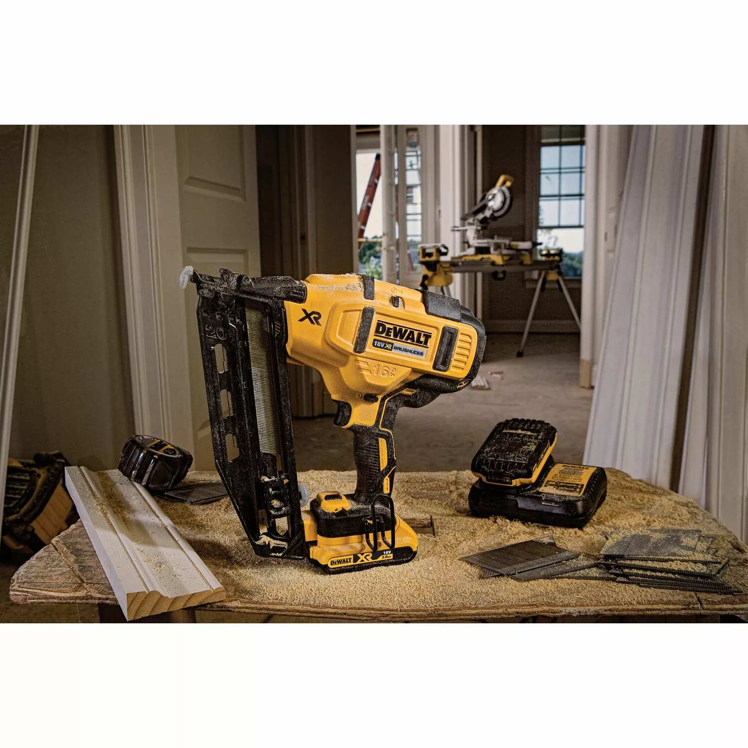 DeWALT DCN660P2 Cloueuse de finition sans fil 18V Li-Ion set (2x batterie 5,0Ah) dans coffret - moteur sans charbon - 16 Gauge - 32-63mm-image