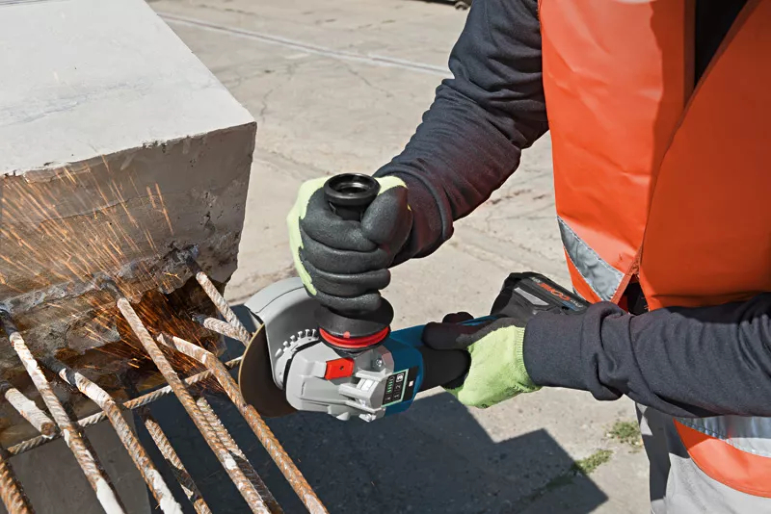 Bosch GWS 18V-10 PSC 18V Li-ion accu haakse slijper set (2x 5.5Ah accu) in L-Boxx - 125 mm - koolborstelloos-image