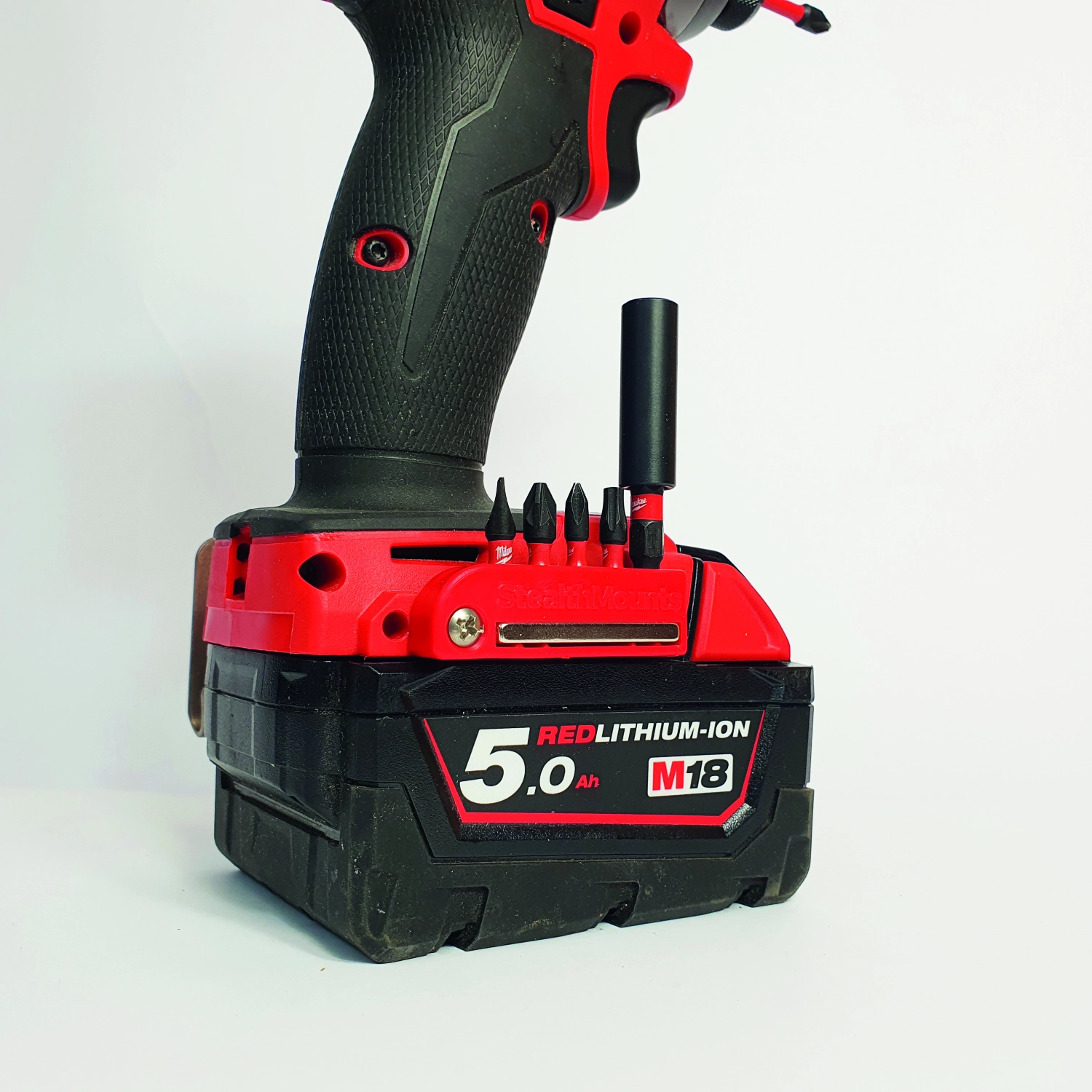 StealthMounts BH-MW18-RED-2 - Porte-embouts magnétique (2pcs) pour machines Milwaukee M18 - rouge-image