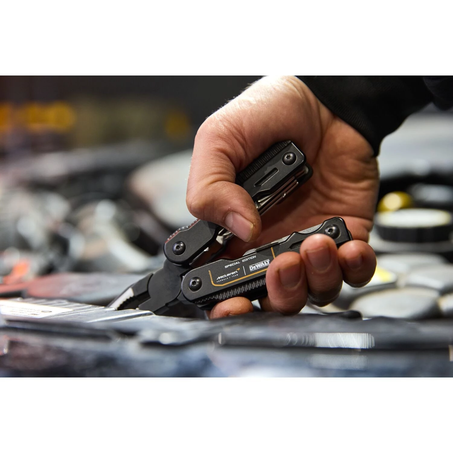 DeWALT DWHT71844-9 Outil multifonction McLaren 16 en 1-image