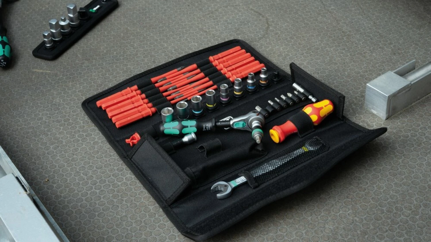 Wera 05135926001 Jeu d'outils de service Kraftform Kompakt W1 de 35 pièces dans une pochette-image