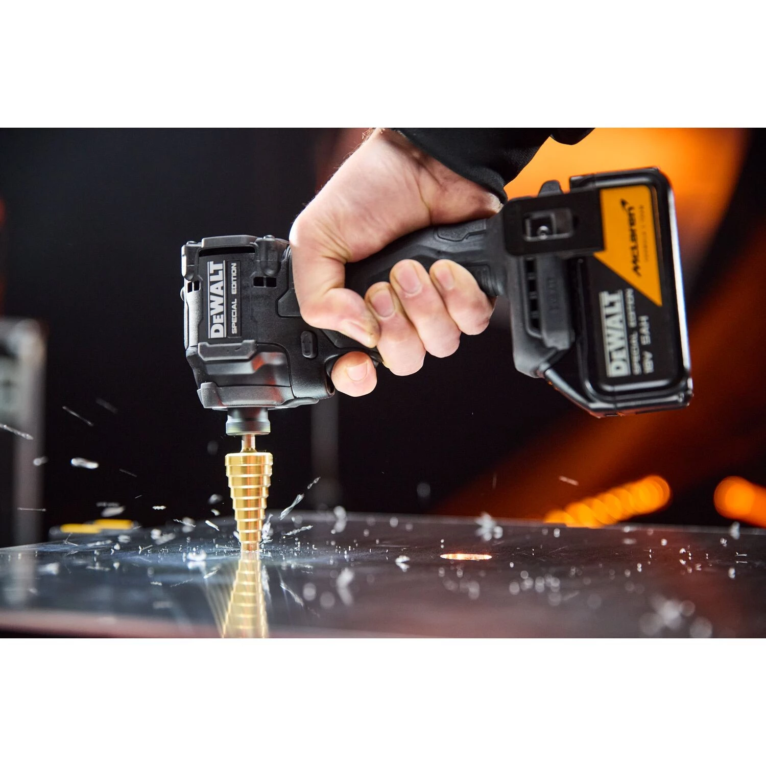 DeWALT X MCLAREN DCK2222MP2T-QW Perceuse-visseuse sans fil 18 V XR (DCD86M) & visseuse à chocs sans fil (DCF86M) ensemble combiné (2 batteries 5,0 Ah + chargeur)