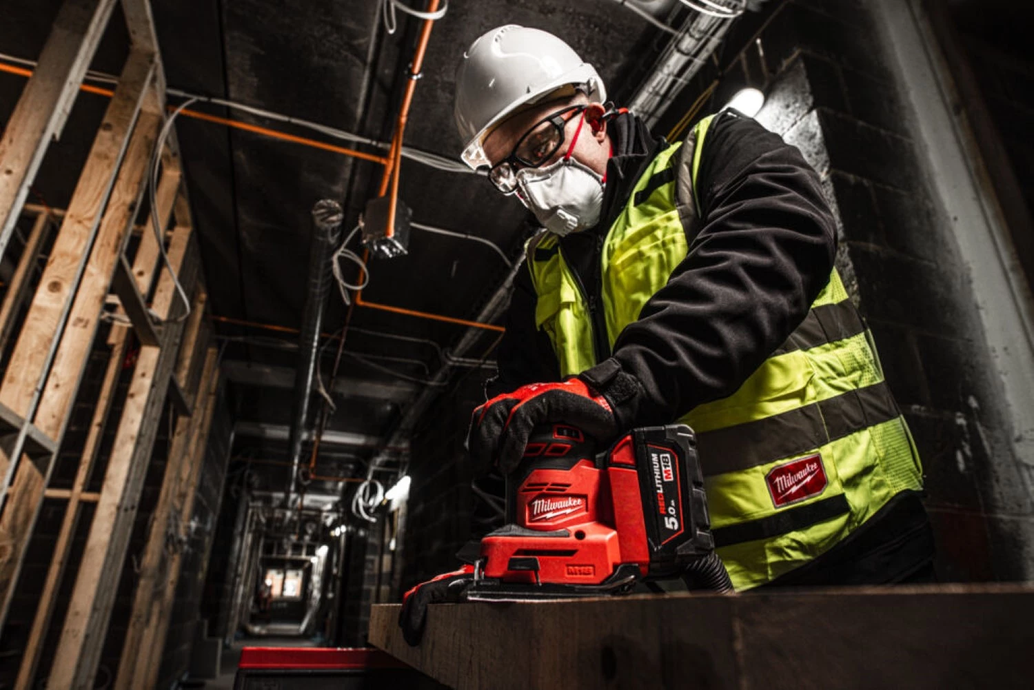 Milwaukee M18 BQSS-0 18V Li-ion accu vlakschuurmachine body-image