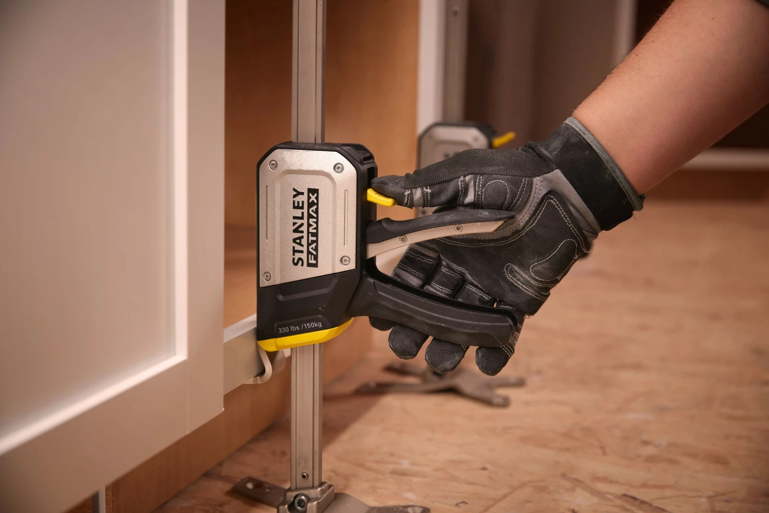 Stanley FMHT83550-1 FATMAX TradeLift Montagehulp - tot 150kg hefvermogen - 7-220mm - 2 stuks-image