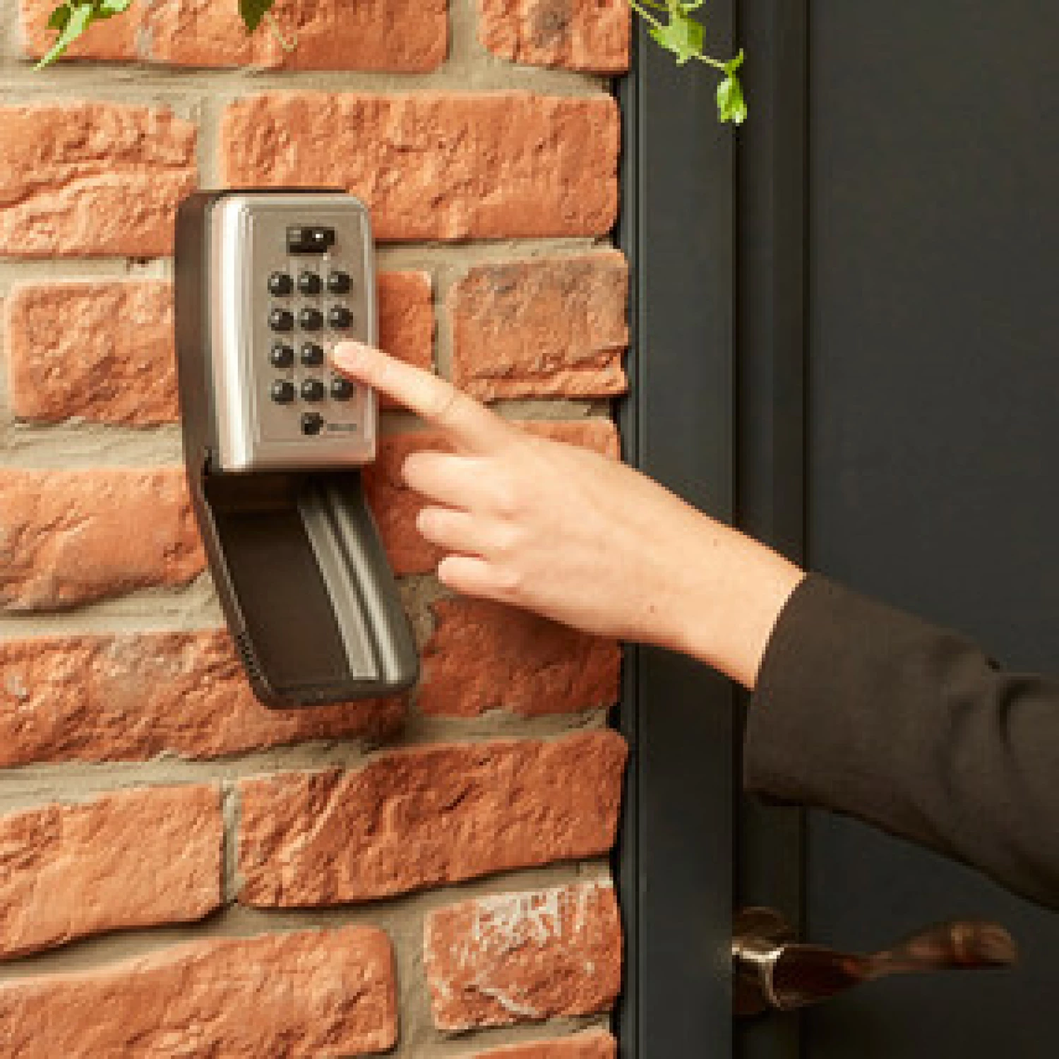 Master Lock 5423EURD Select Access® sleutelkast met drukknop - bevestiging aan muur