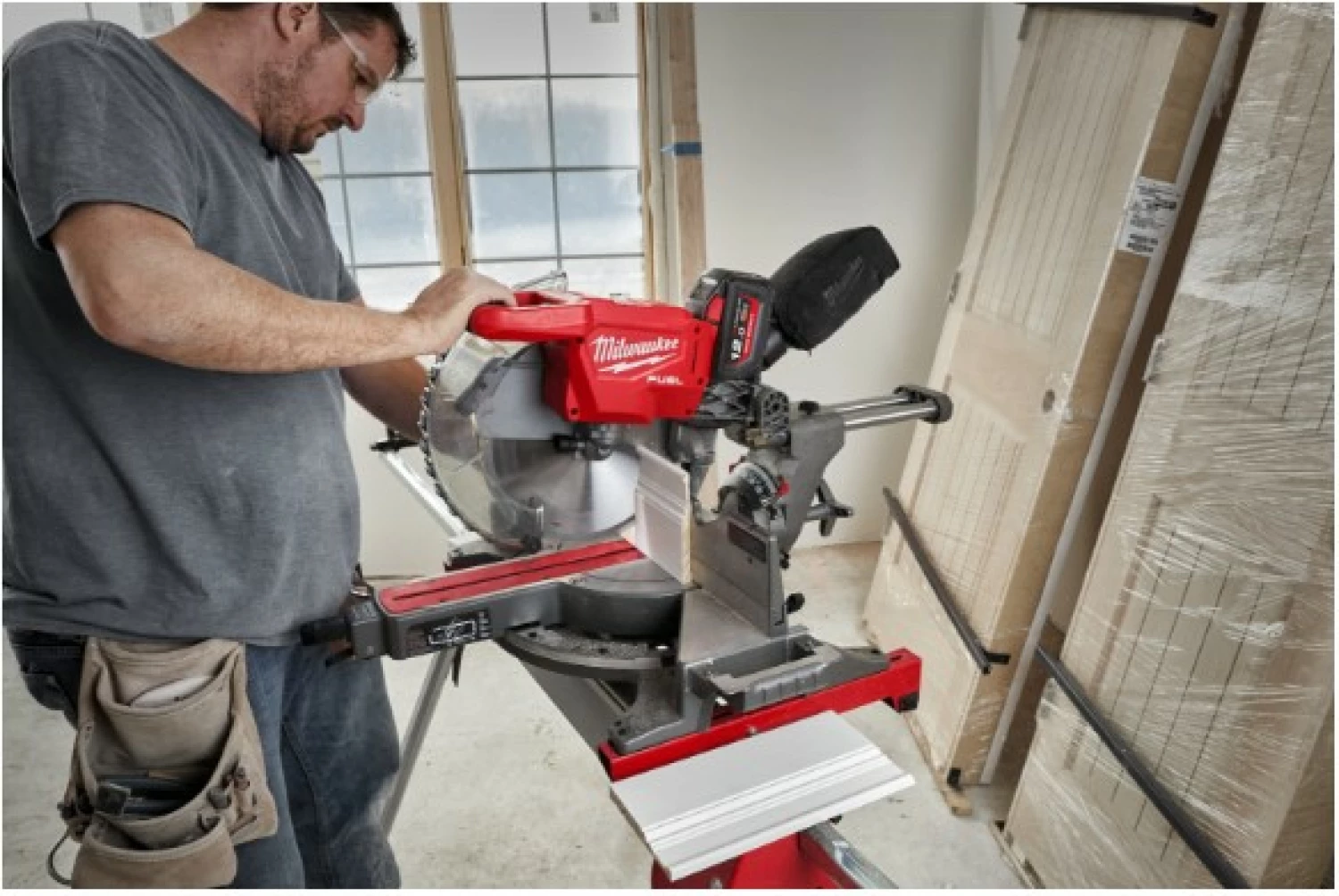 Milwaukee M18 FMS305-121 Scie à onglet électrique sans fil-image