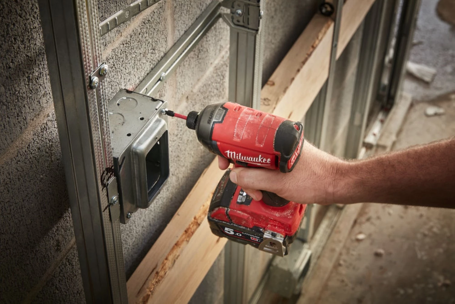 Milwaukee M18 FQID-501B Kit visseuse à percussion sans fil 18 V Li-ion (1 batterie 5,0 Ah) dans un sac-image