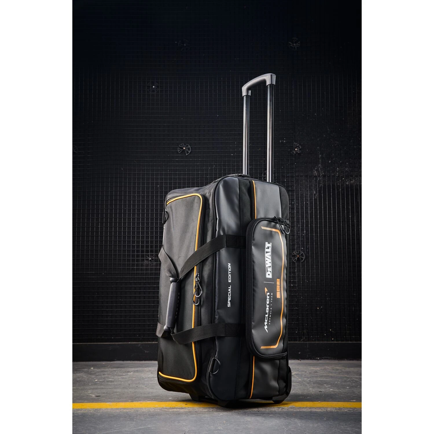DeWALT DWST83522-9 Sac à outils McLaren à roulettes - 28"