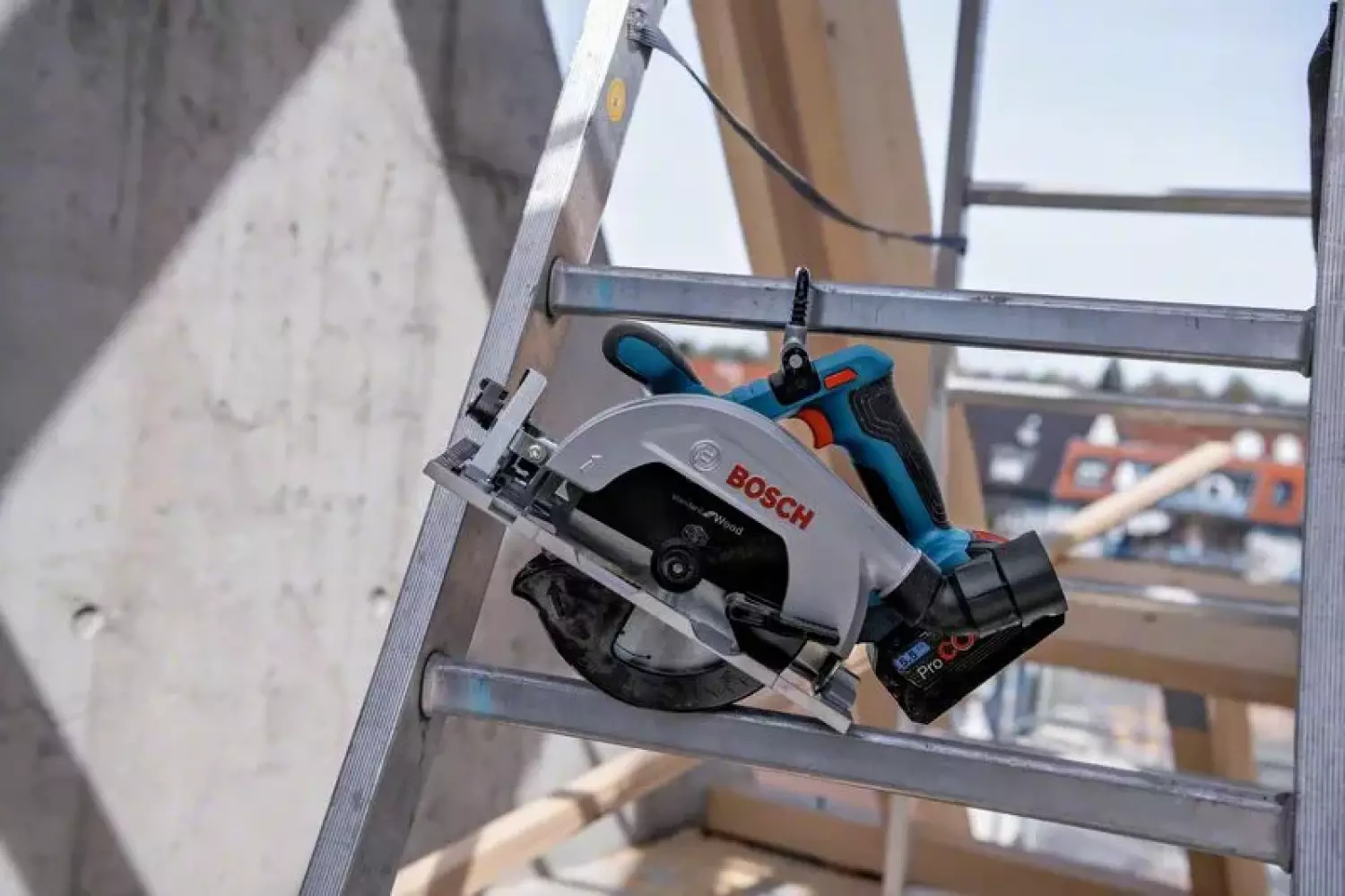 Bosch GKS 18V-57-2 L 18V Li-ion Scie circulaire sans fil (2x 5,5 Ah) dans L-Boxx - 165 mm-image