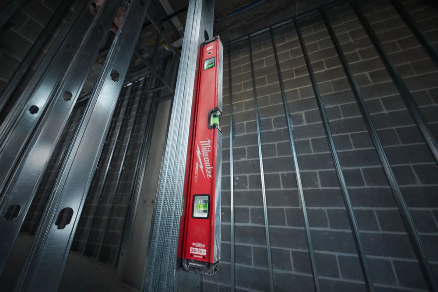 Milwaukee 4932459063 Niveaux renforcés Backbone REDSTICK - 60cm-image