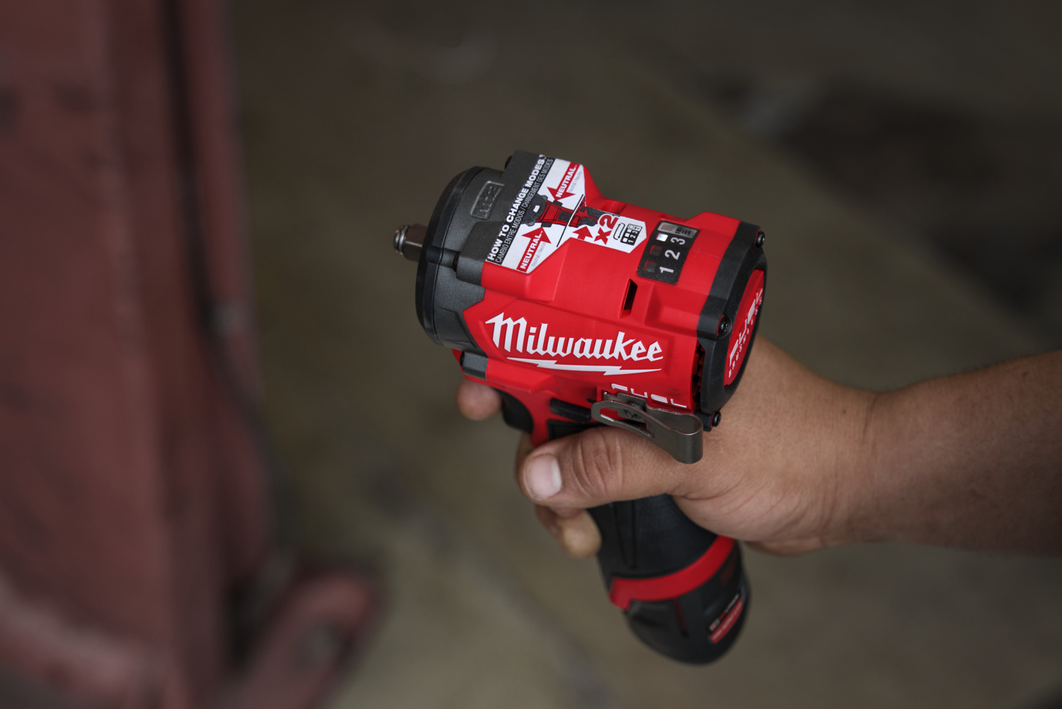 Milwaukee M12 FCIWF12G3-502X ensemble de visseuse à choc à batterie Li-ion 12V (2x batterie 5.0Ah) dans coffret HD - 745Nm - 1/2" - sans balais-image