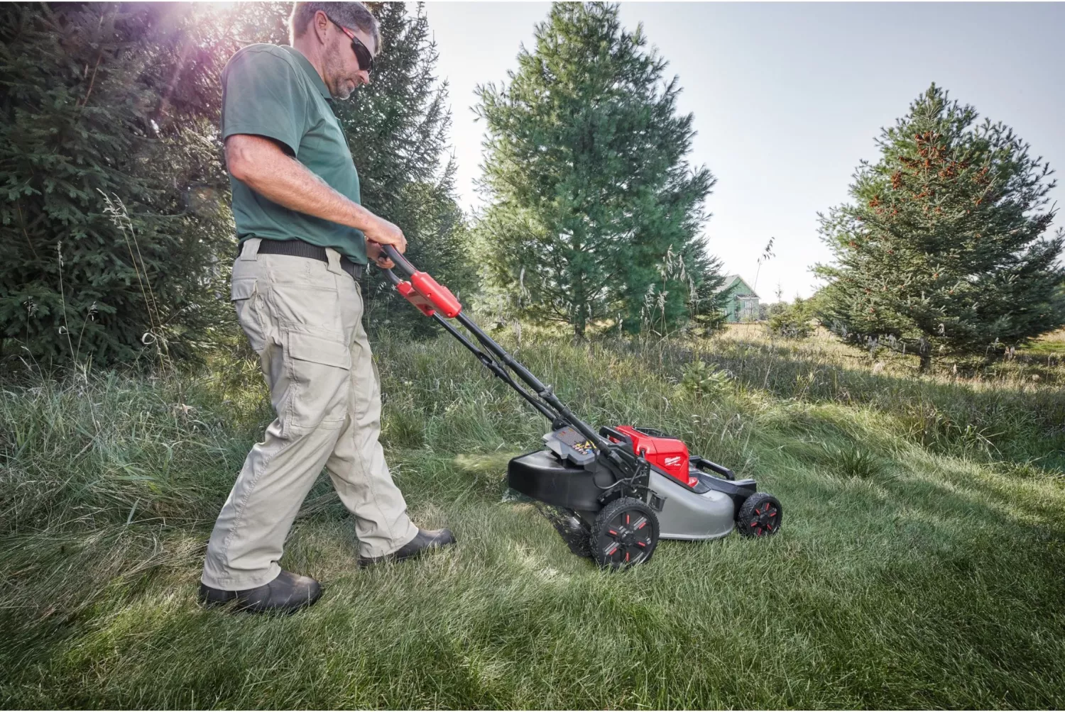 Milwaukee M18 F2LM53-122 FUEL 36V (2x18V) Li-ion accu zelfrijdende grasmaaier set (2x 12.0Ah Forge accu) - 53cm-image