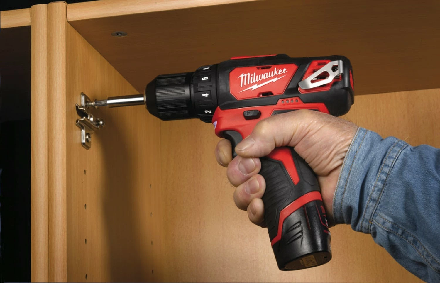 Milwaukee M18 BDD-202C - Set perceuse visseuse Li-Ion 18V (2x batterie 2.0Ah) dans mallette - 60Nm-image