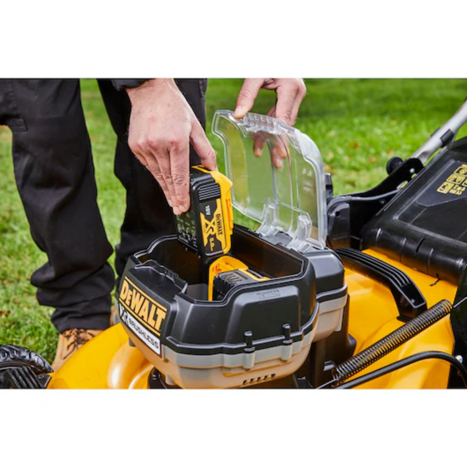 DeWALT DCMW564P2 18V Li-Ion Accu Grasmaaier set (2x 5.0Ah accu) incl. 1 opvangzak - 55L - 48cm-image