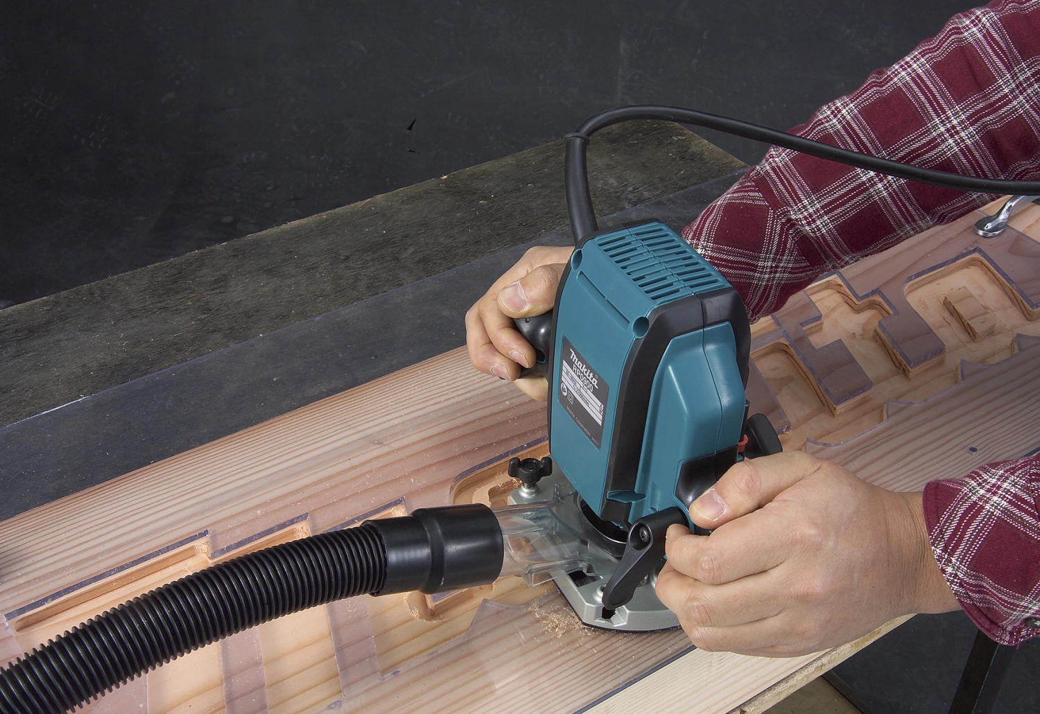 Makita RP0900J Bovenfrees in Mbox 900W 8mm Gereedschapcentrum