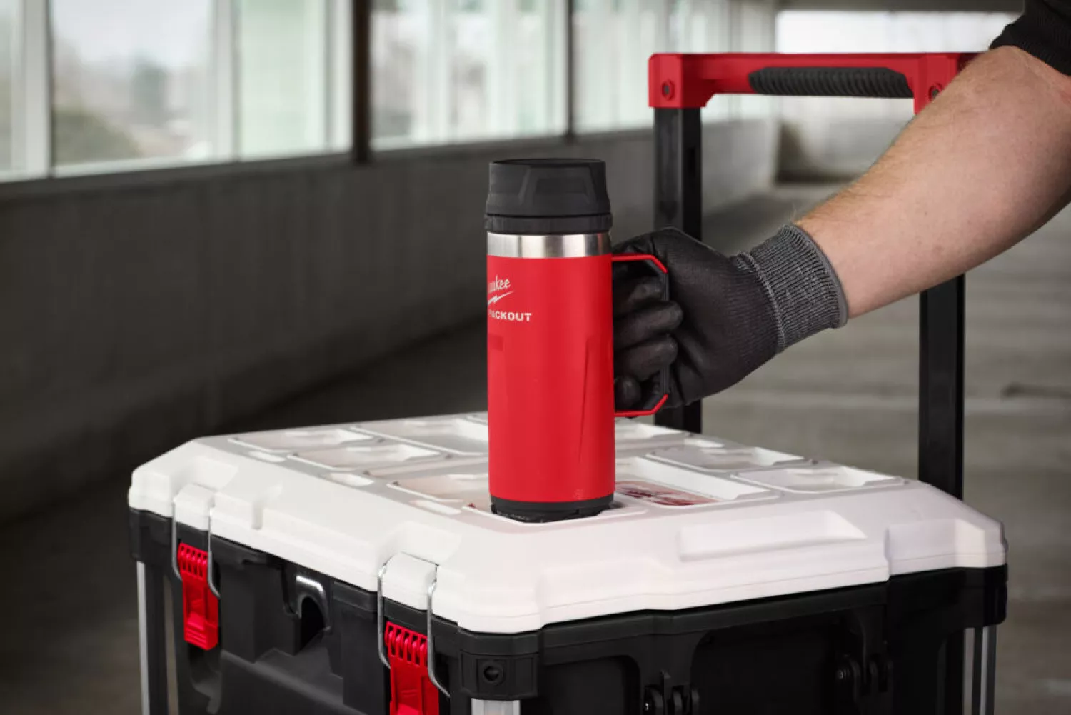 Milwaukee 4932493471 PACKOUT™ Thermosbeker - 532 ml - drinkdop - rood-image