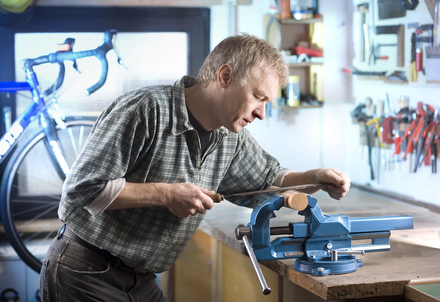 Heuer 100160 Bankschroef - Staal - Bekbreedte 160mm - Klembereik 225mm-image