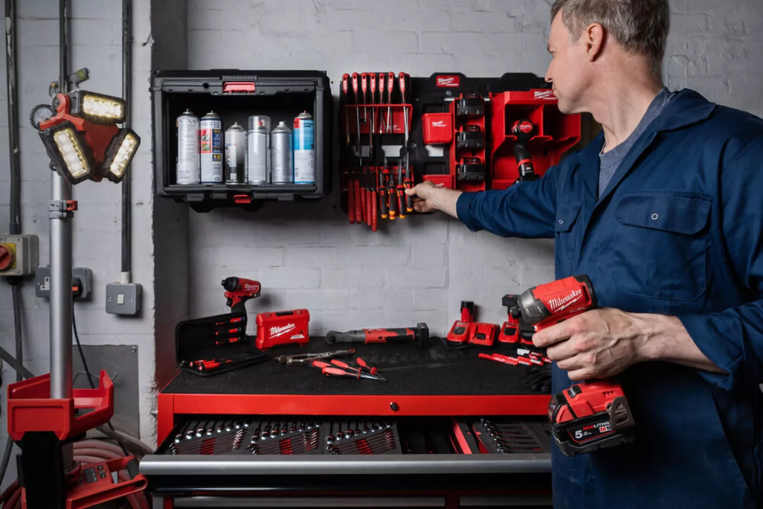 Milwaukee 4932492547 Surface de travail en PVC pour chariot à outils en acier TOOLGUARD™ de 46"-image