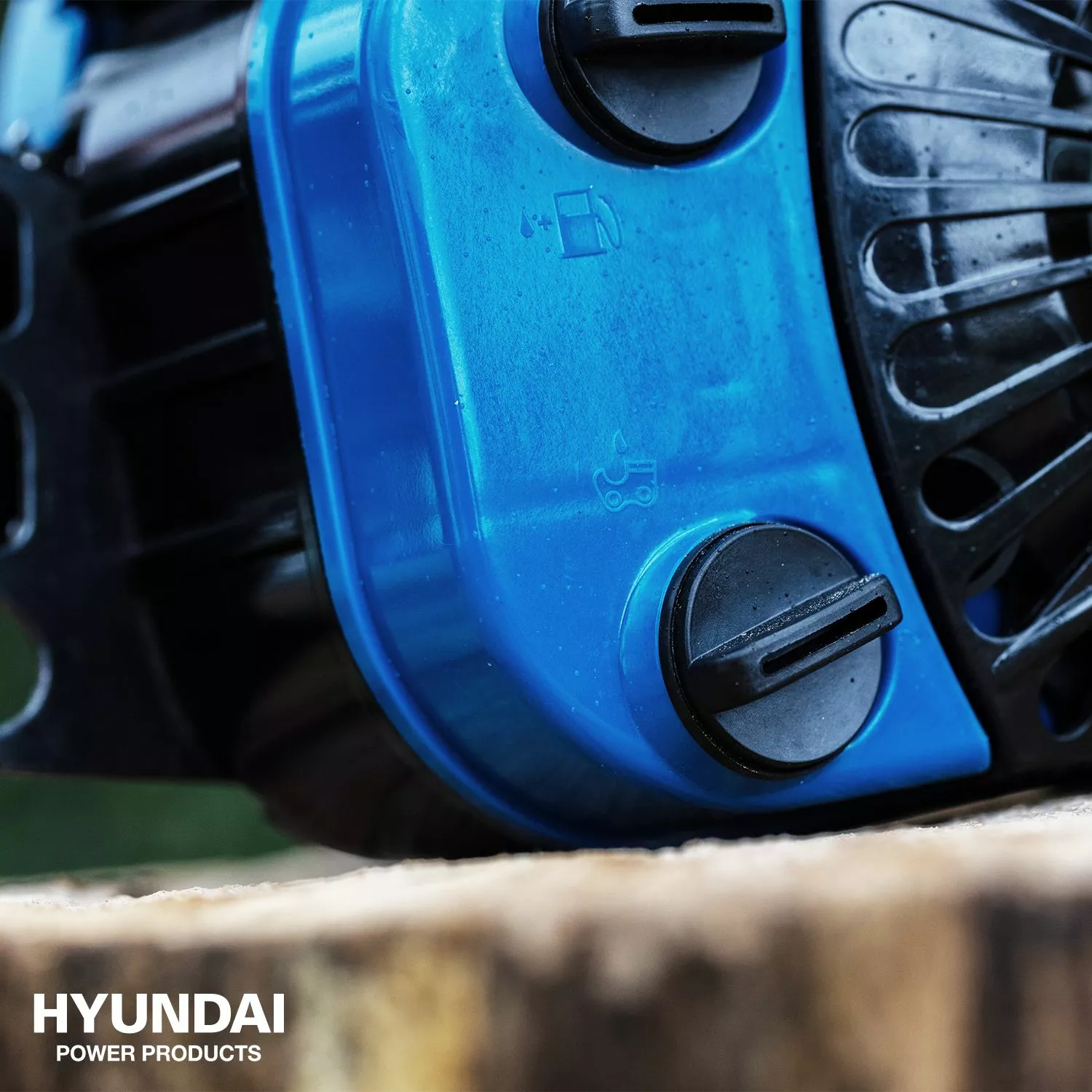 Hyundai 57257 benzine kettingzaag 25,4cc - 25cm - carved zwaard-image