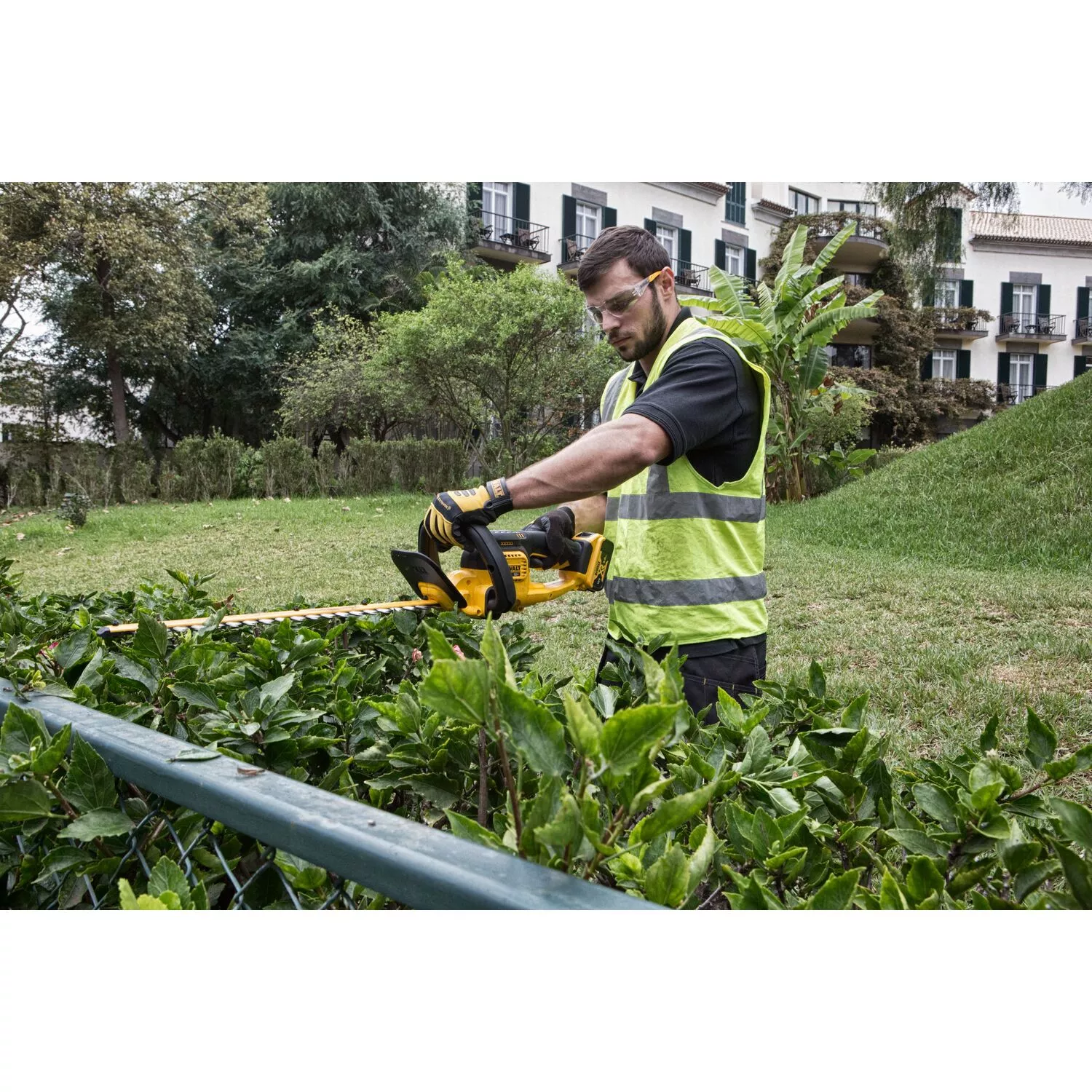 DeWALT DCM563P1 18V Li-Ion accu Heggenschaar set (1x 5,0Ah accu)