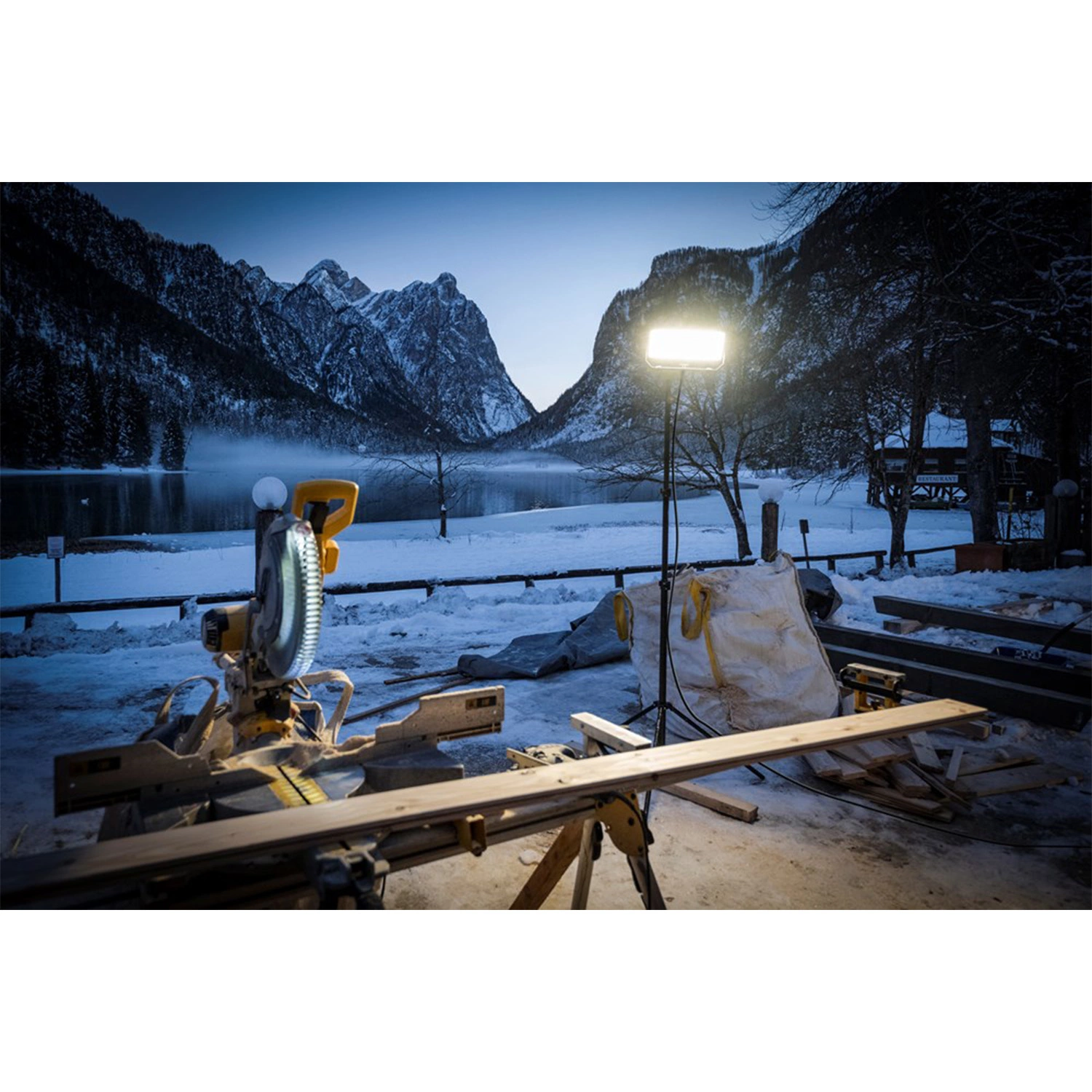 Ledlenser AF12C Lampe de chantier WORK - 8000Lm - IP67-image