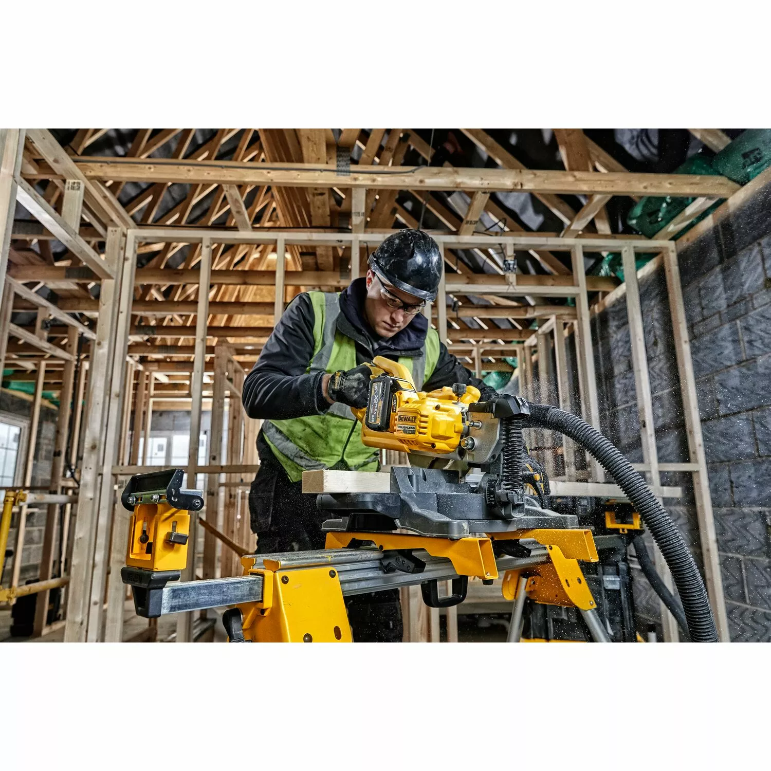 DeWALT DCS777T2 - Set scie à onglet à batterie Li-Ion 18V/54V XR FlexVolt (2x 6,0Ah) - 216 x 30mm - sans balais-image