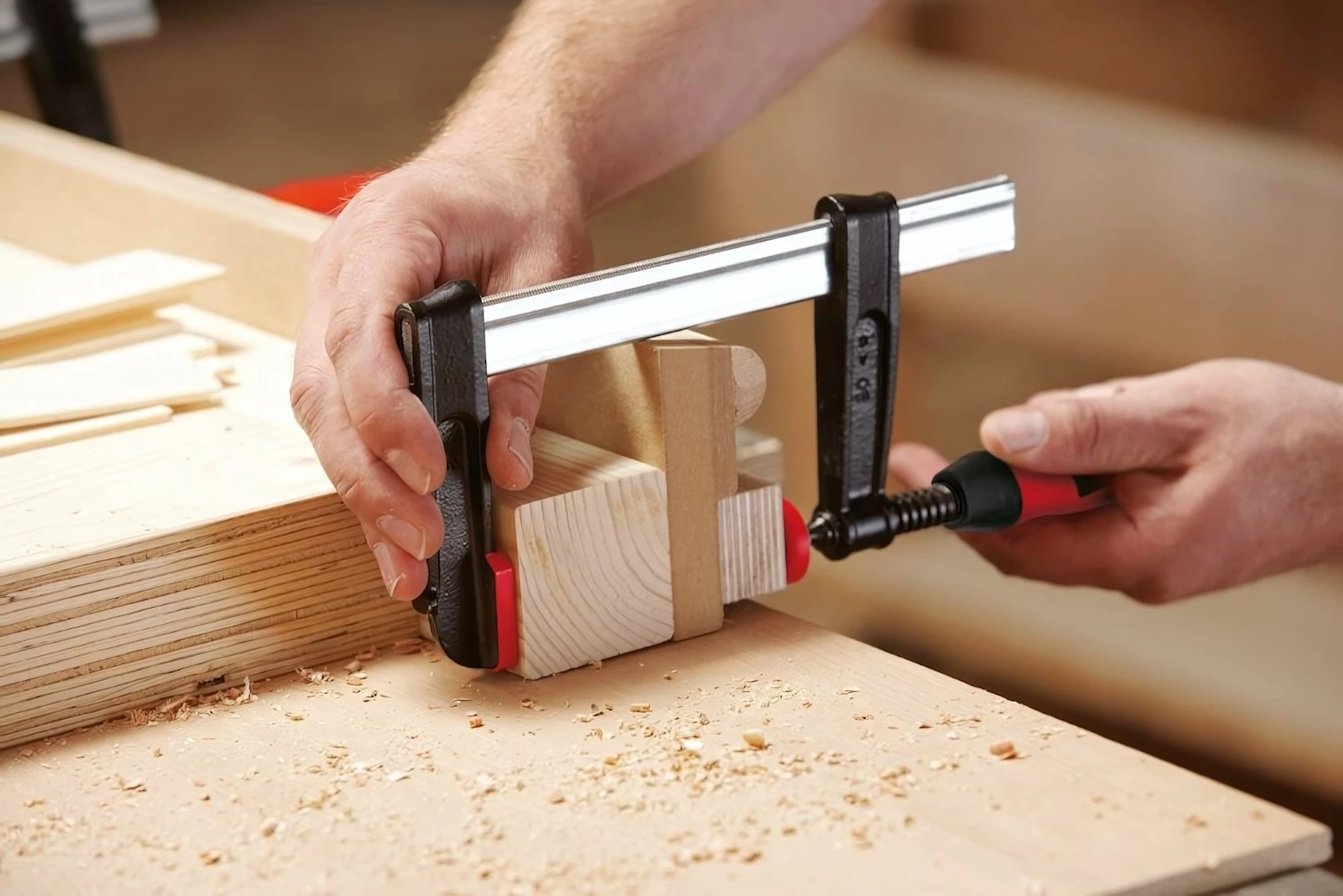 Bessey TPN16BE2K - Presse à vis en fonte malléable avec poignée bi-matière TPN-BE-2K - 160 x 80-image