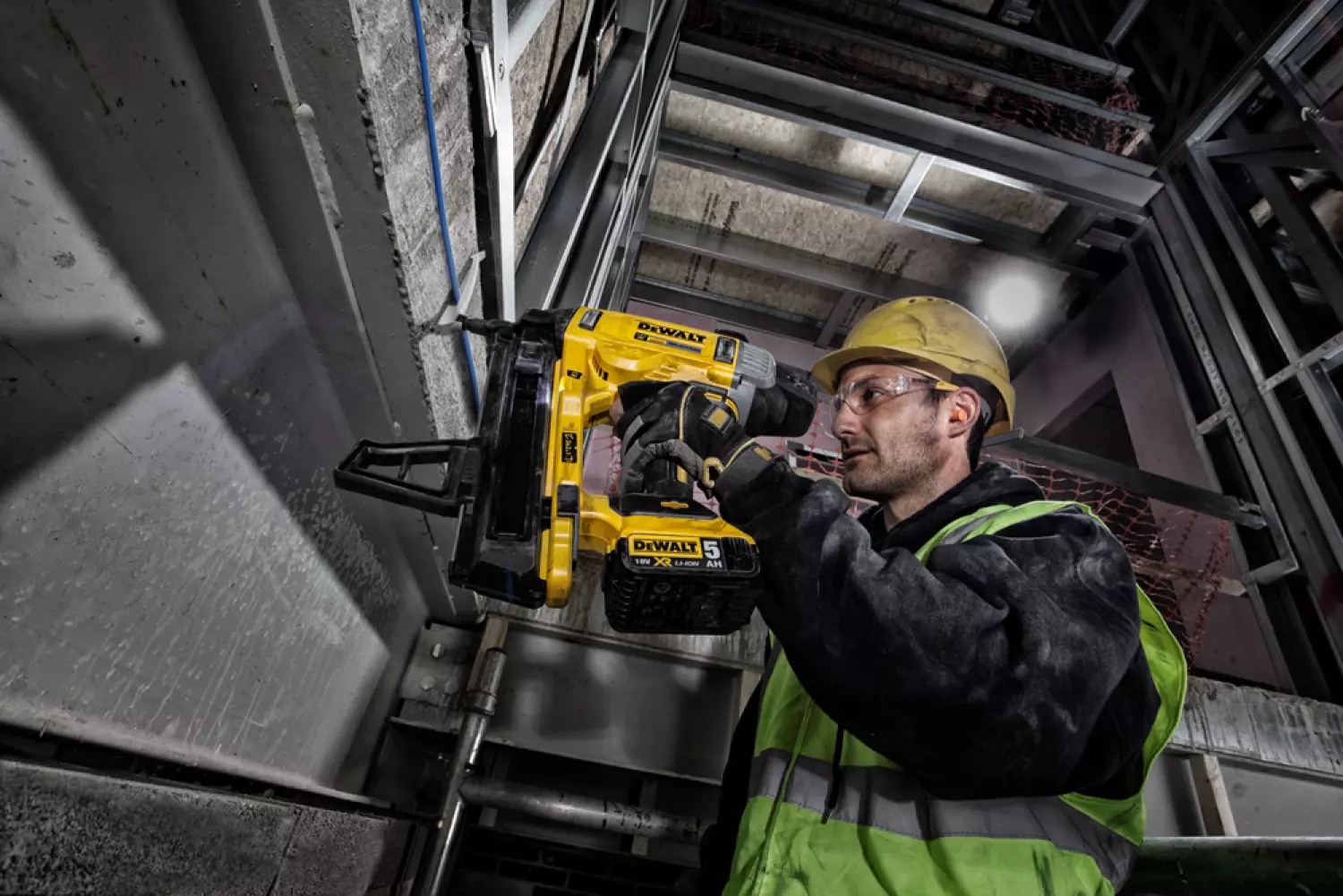 DeWALT DCN890P2 Cloueuse béton et acier sans fil 18V Li-Ion (2x batterie 5.0Ah) dans coffret-image