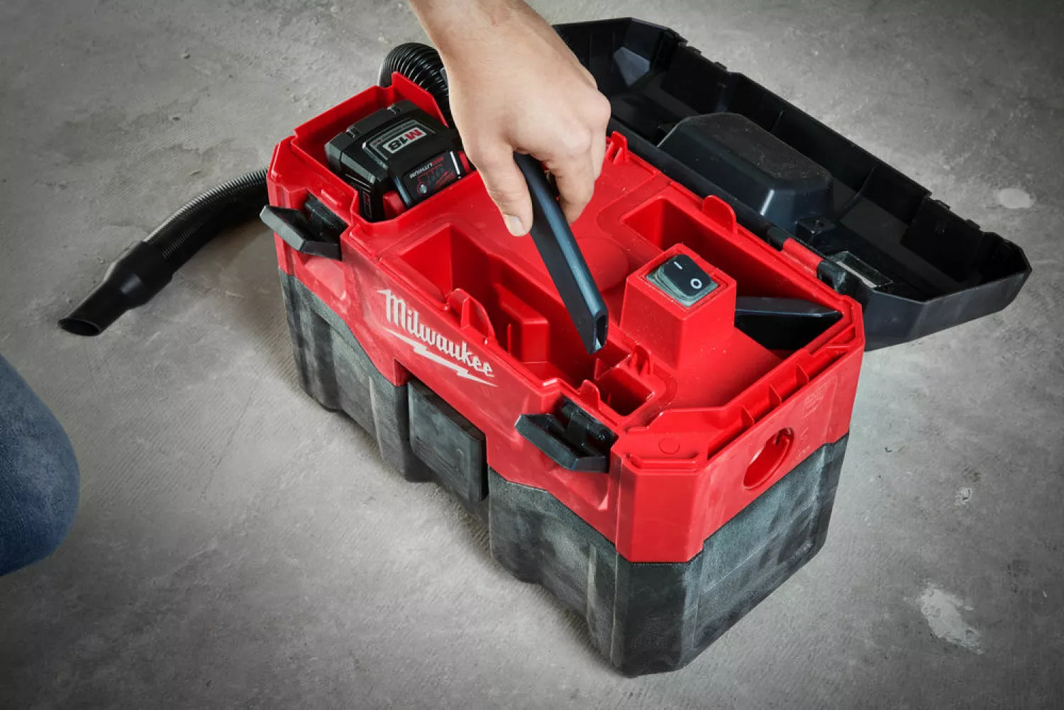 Milwaukee M18 VC2-0 18V Li-Ion accu nat- en droogzuiger / stofzuiger body - 7,5 liter-image